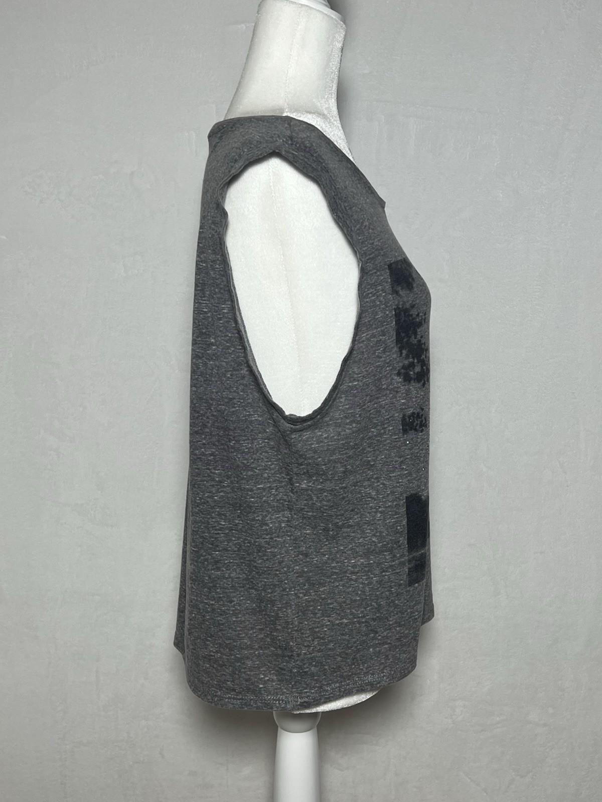 Lot of 2 Tank Muscle Tees Layers Gym Workout – White and Gray – size L Bundle