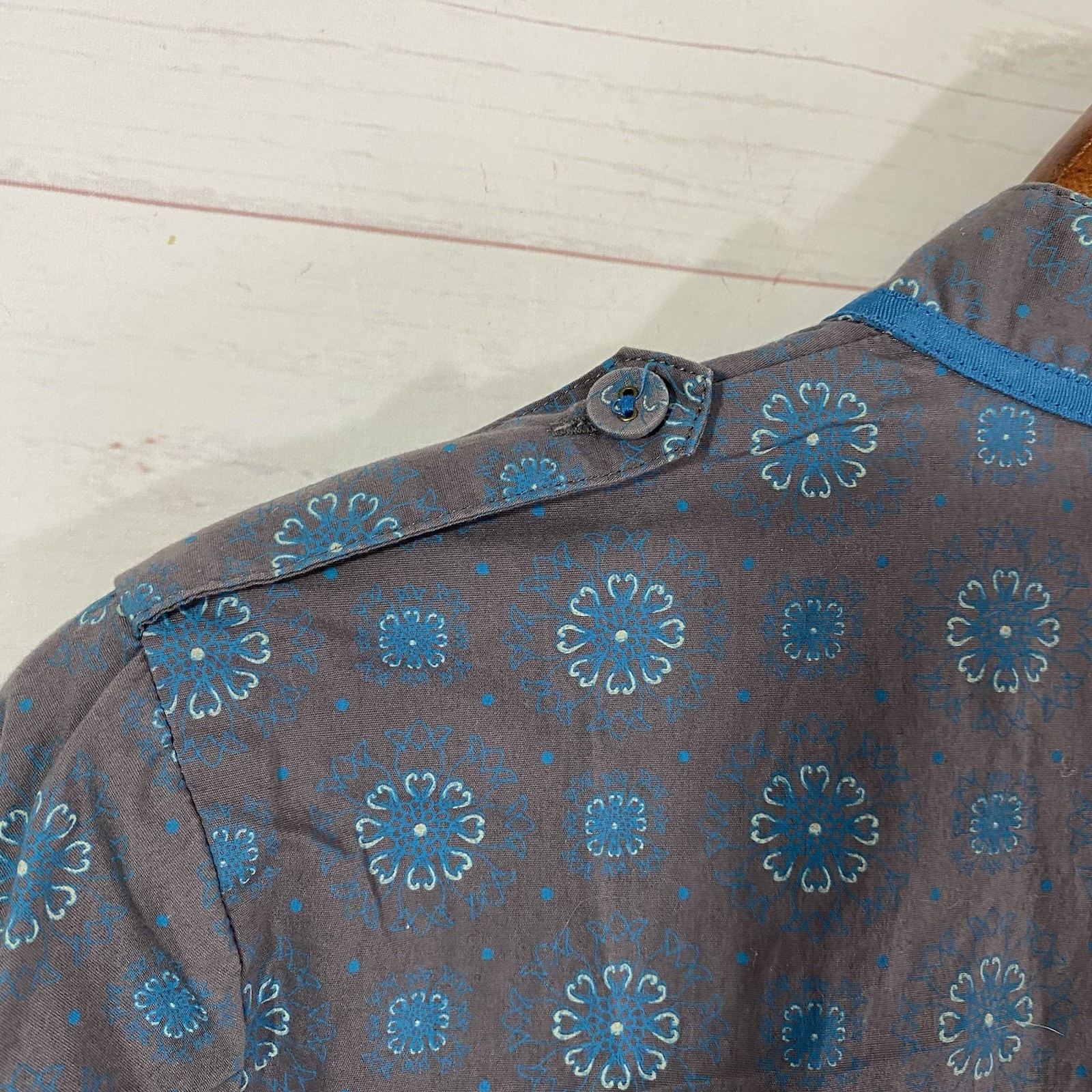 Lole Womens Belted Button Front Blouse Sz 4 Gray/Blue Floral Long Roll Tab Slv