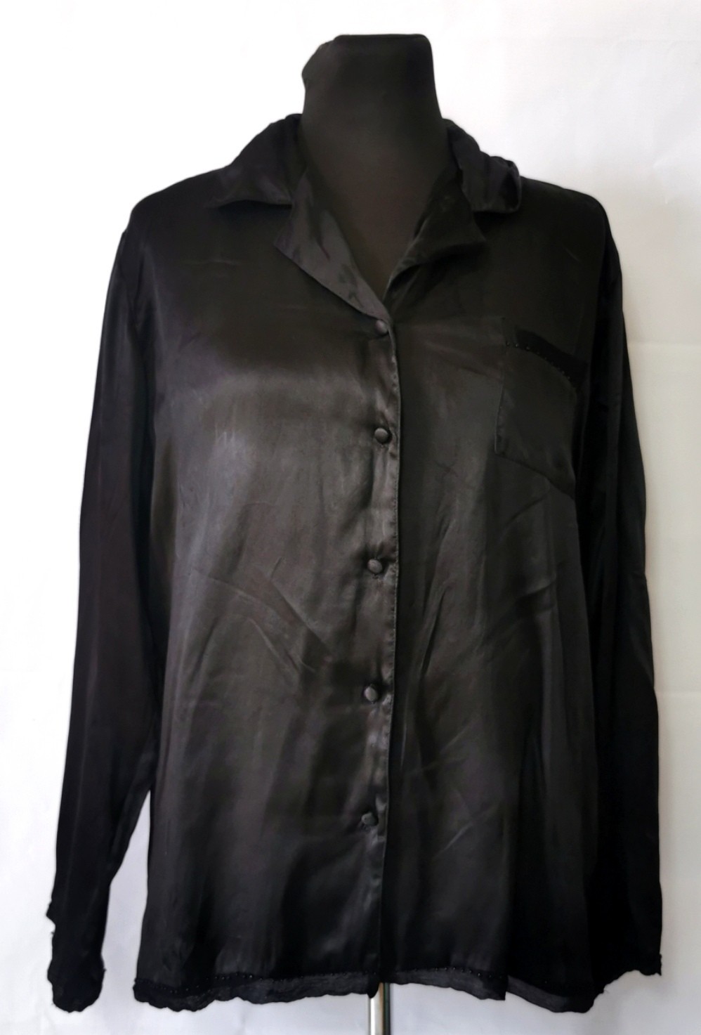Studio silk blouse Vtg used in good condition black 100% silk size: M