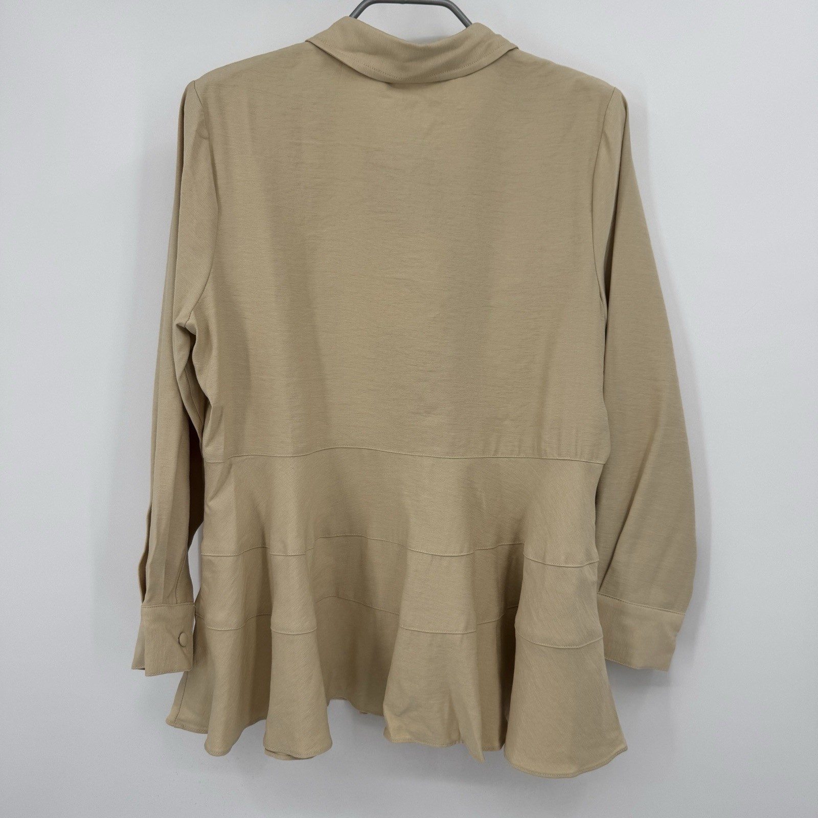 Pomander Place by Tuckernuck Tan Ashlen Button Front Blouse size S Small NWT