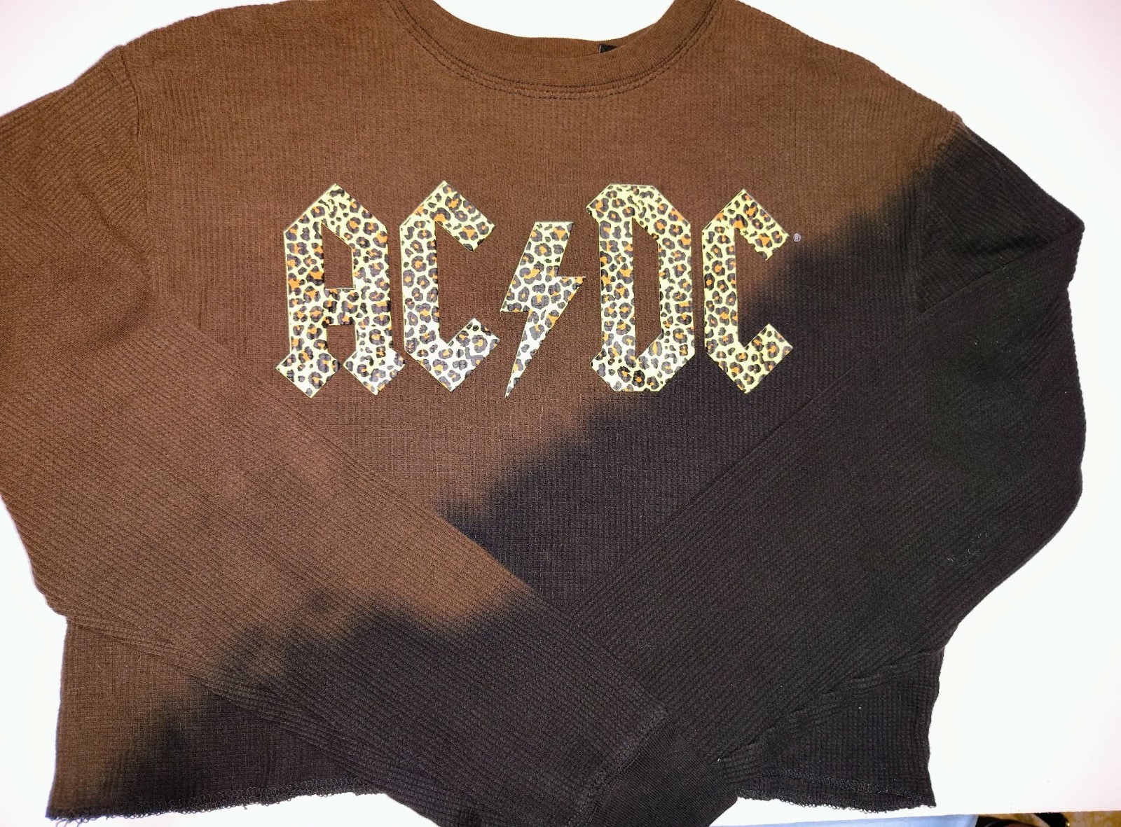 AC/DC long sleeve crop top medium brown black leopard womens