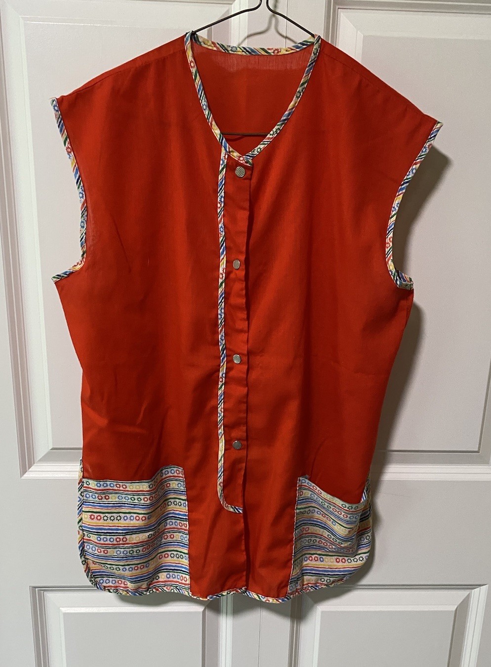 Vintage Apron Shirt 60’s 70’s Floral Fabric Smock Top Snap Front Pockets