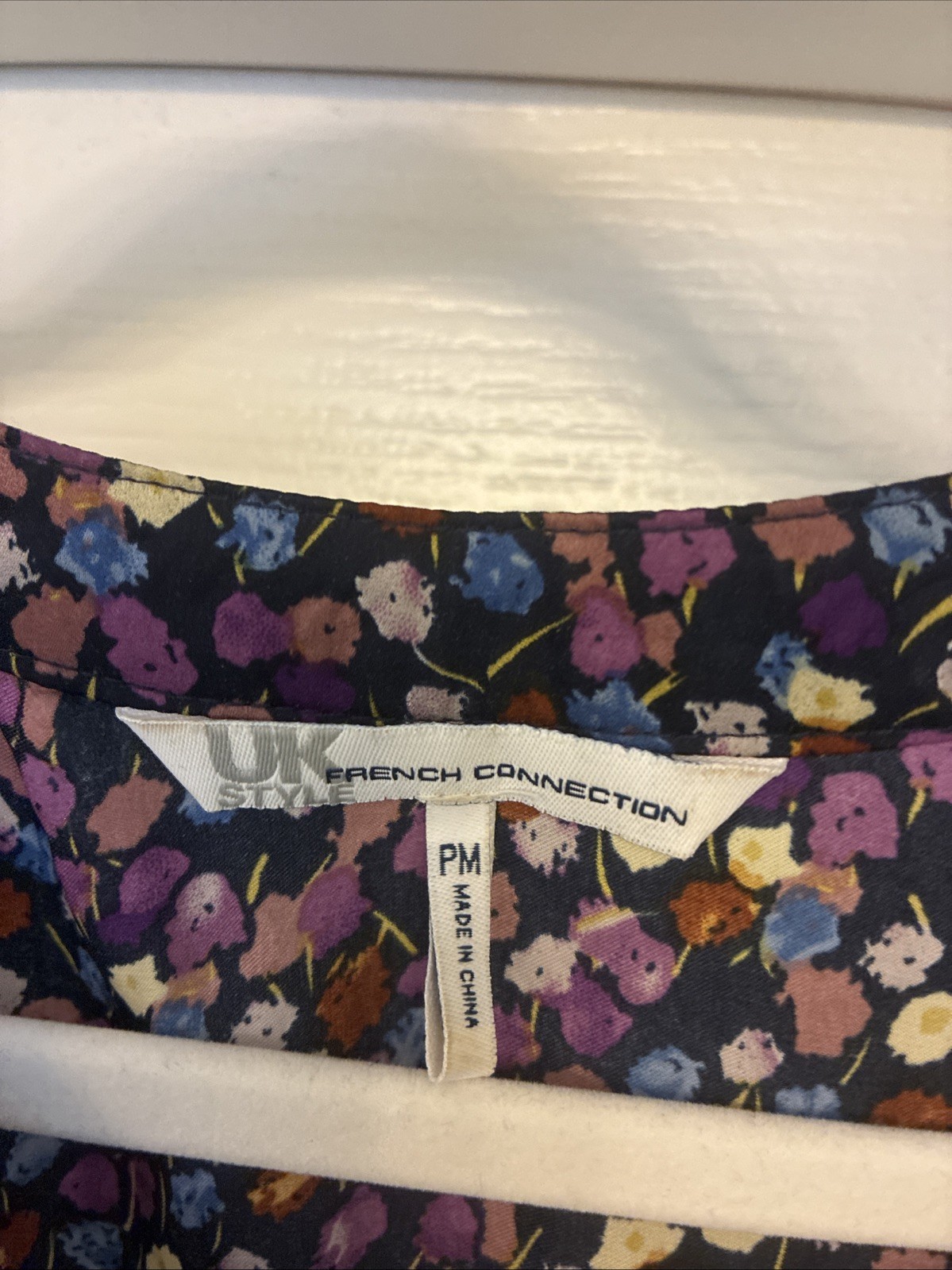 French Connection Size MP Navy Flowered Short Sleeve Blouse Top IT88
