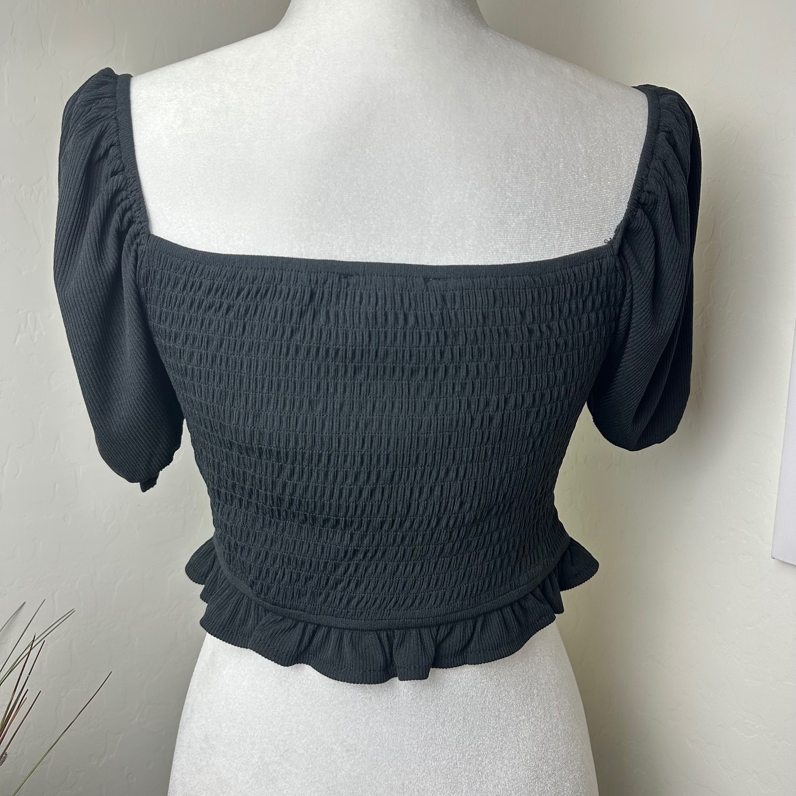 Lill’y Kloset Black Smocked Puff Sleeve Crop Top Sweetheart Drawstring NWT