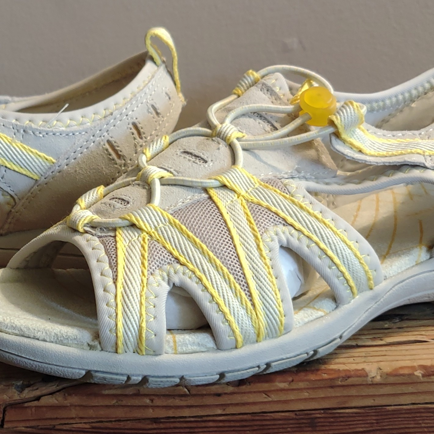 Croft & Barrow New with Tags Hiking/Sandals/Shoes Size 8 Gray/Yellow