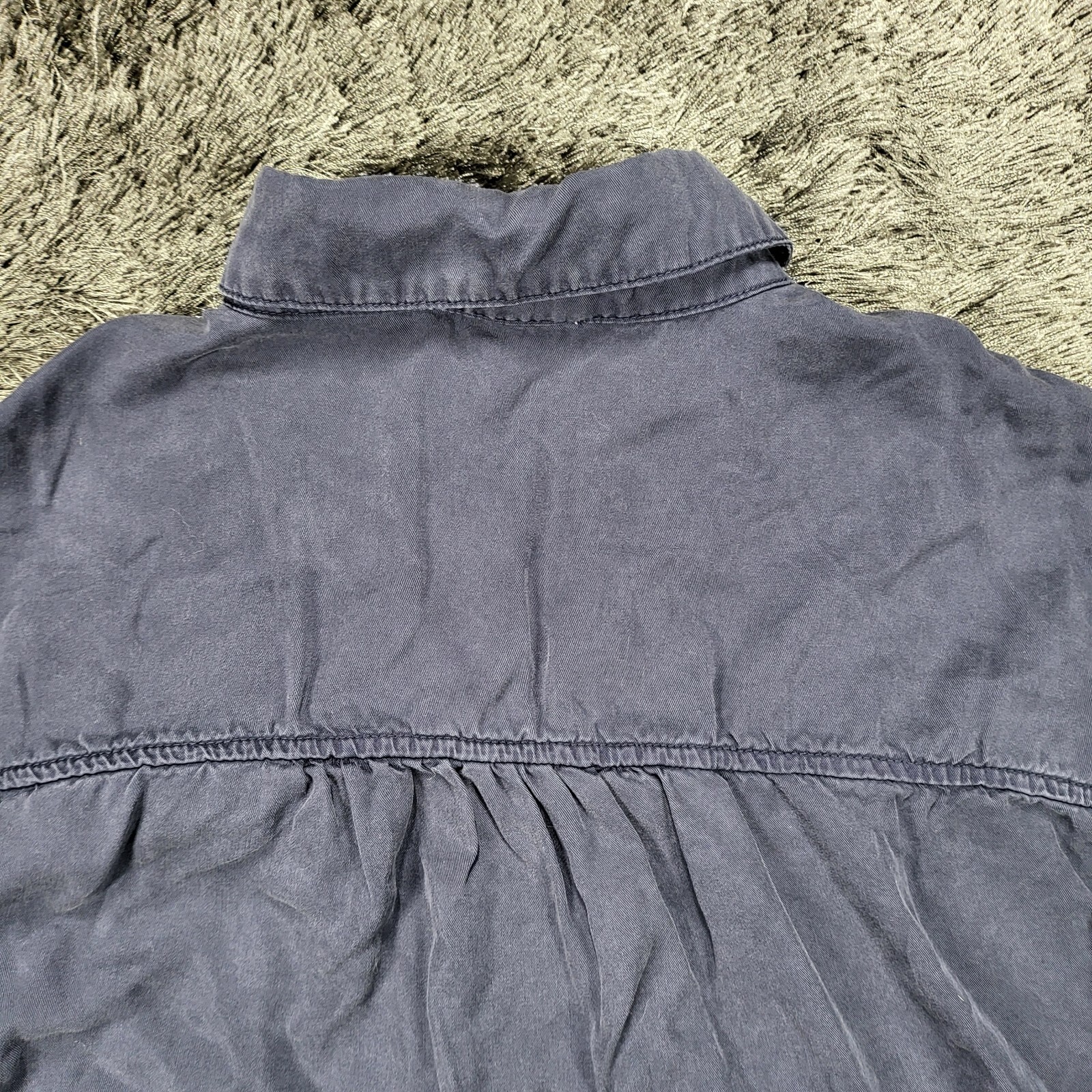 Evereve Shirt Womens Small Blue 100% Lyocell Short Sleeve Pockets Button Up Logo
