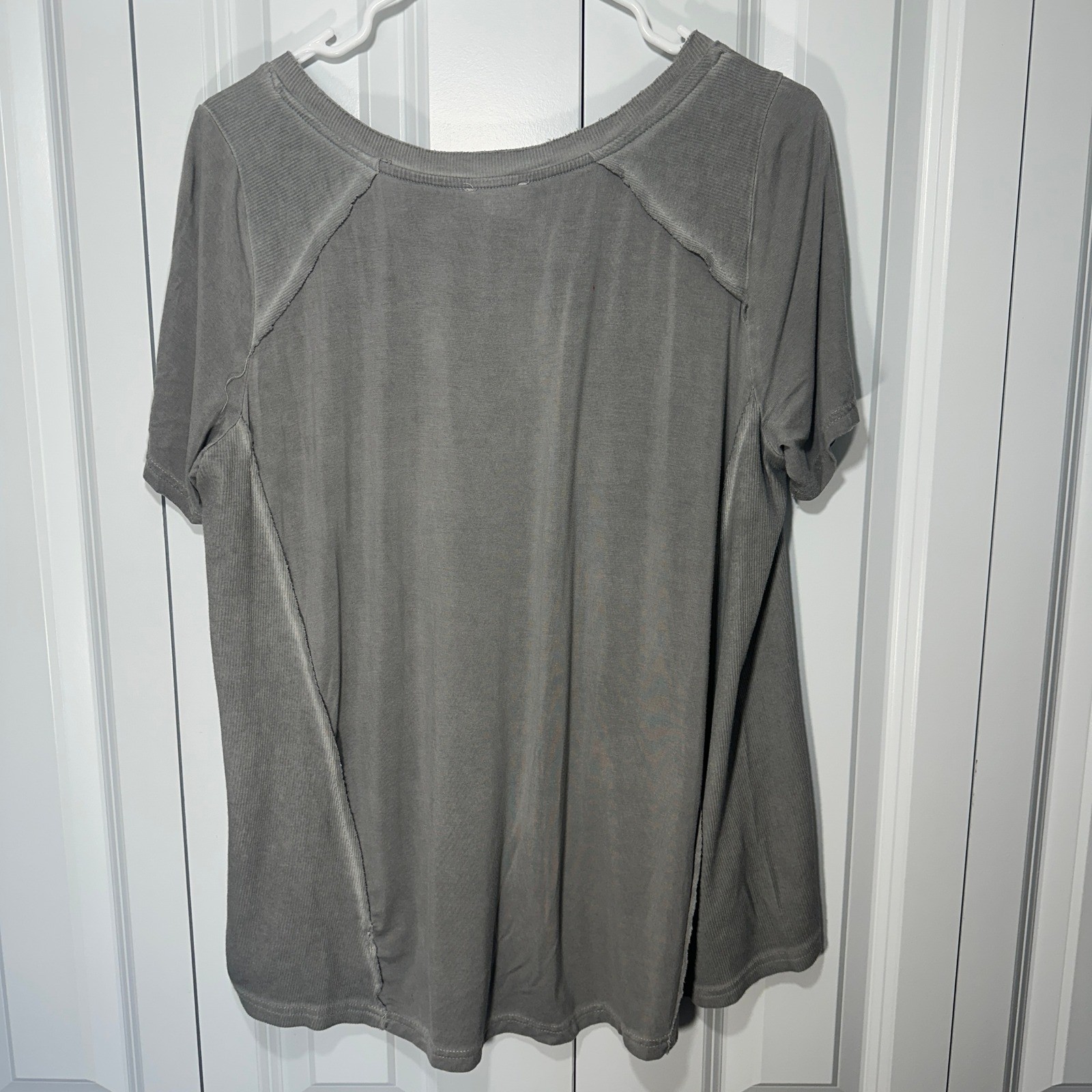 POL V-Neck Top Womens M Gray Mixed Ribbed Raw Seam Boho Earthy Flowy Neutral