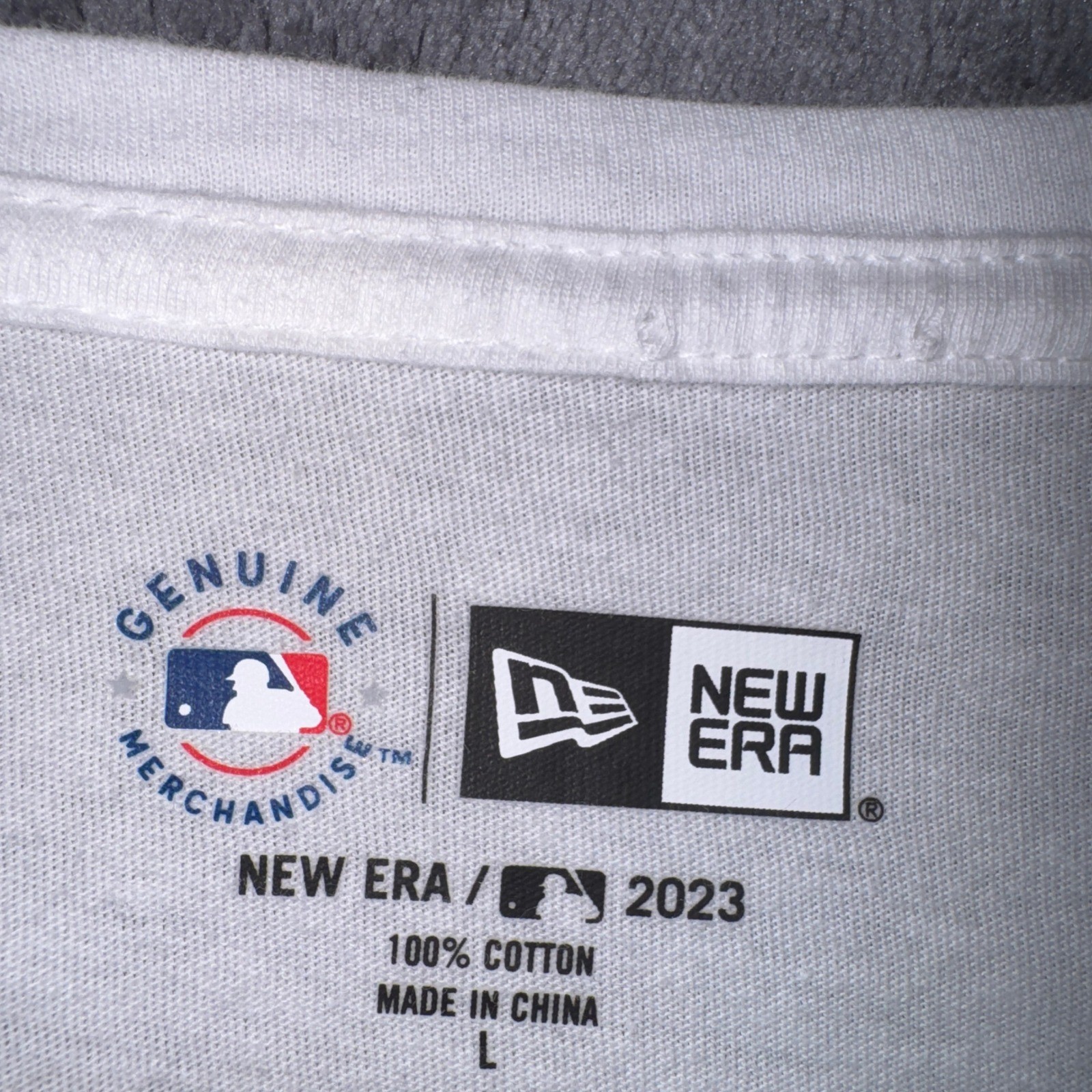 New Era Minnesota Twins MLB Ombre V-Neck T-Shirt White Blue Womens Large 2023