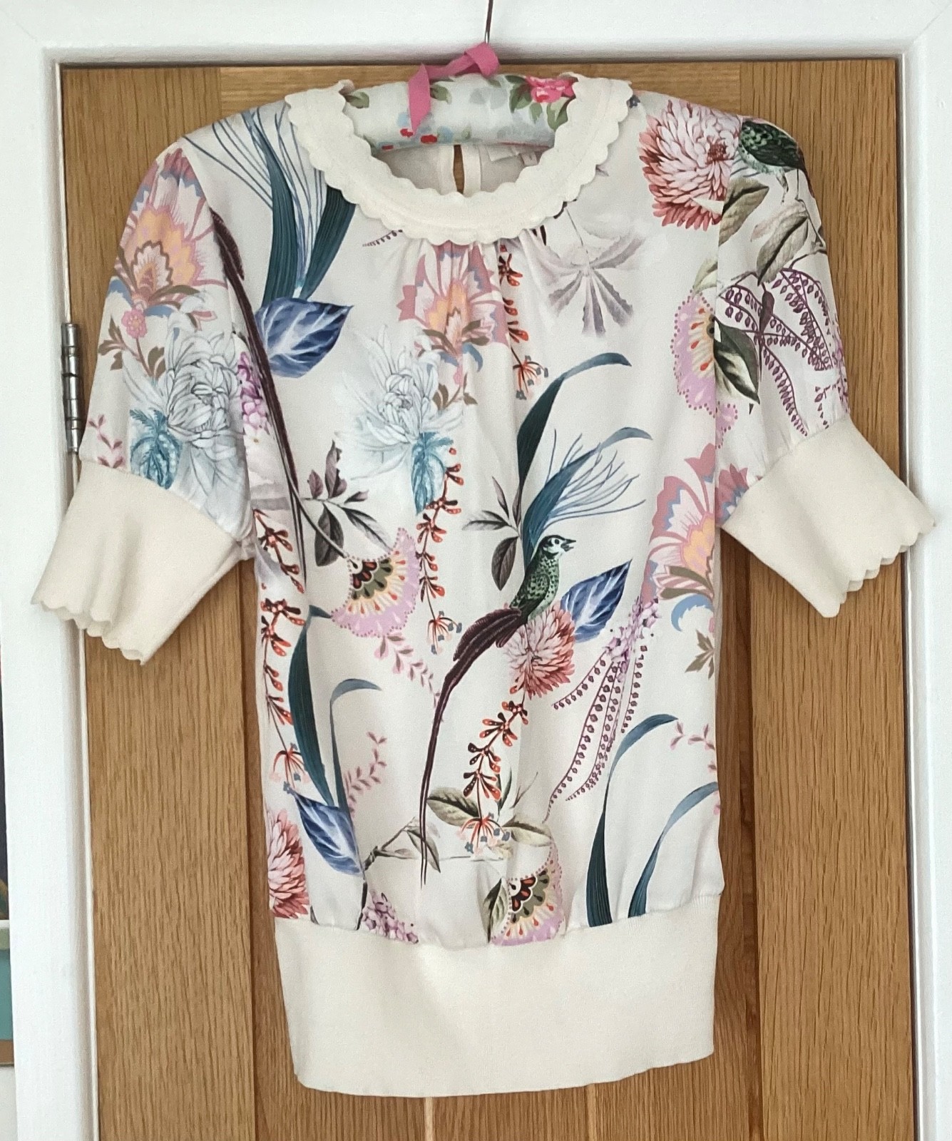 Ted Baker Decadence Floral Bird Blouse Cream Scallop Knit Trim – Size 1/UK 8