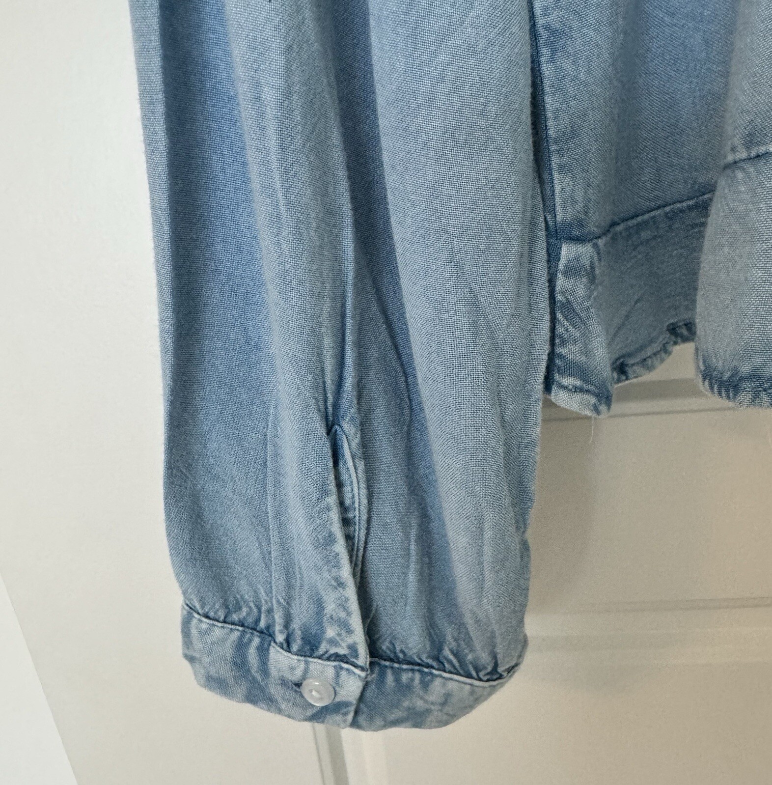 Style Envy Rayon Women’s XL Chambray Look Blouse With Detailed Sleeves NWOT