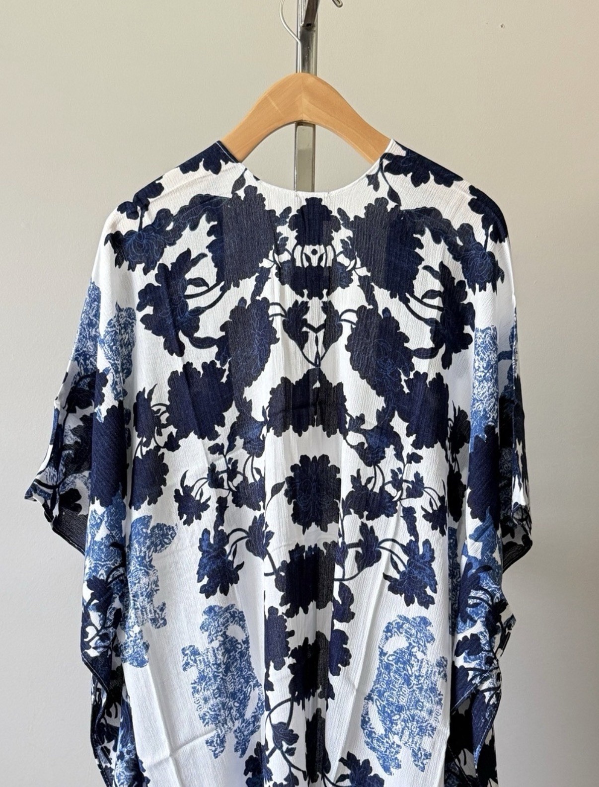 Chicos Moonflower Vines Burnout Ruana Kimono Size S M Blue White NWT 570364187