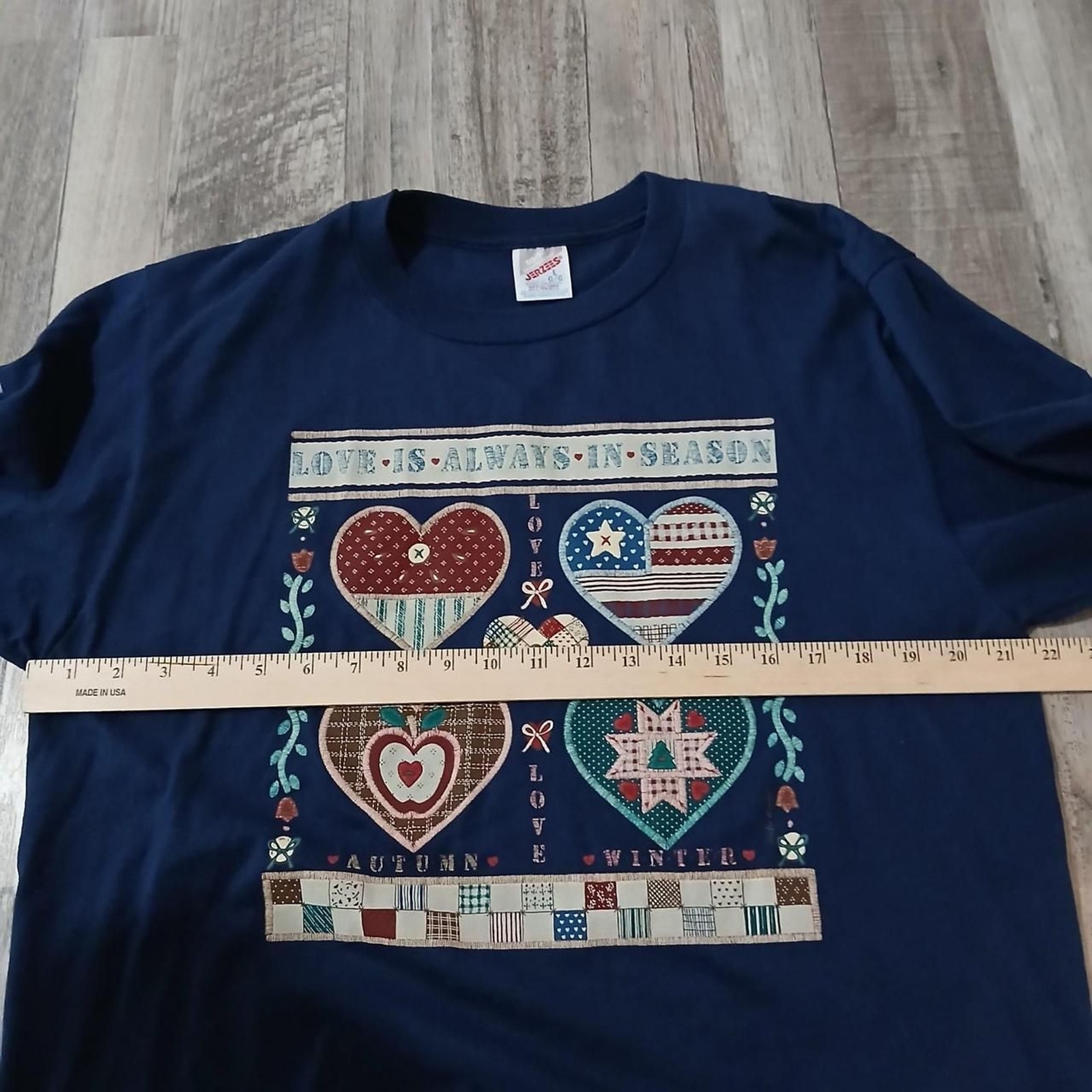 Jerzees Women’s Vintage Navy Love is Always in Season Shirt Large Cottagecore