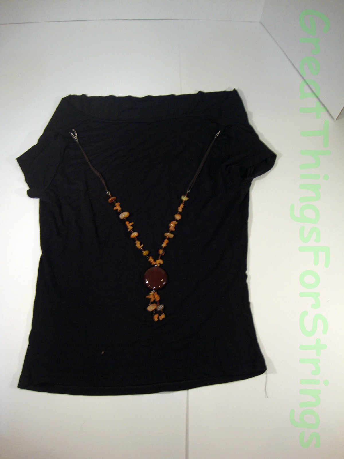 Womens Jersey Top Shirt Black Blouse M Medium W/ Brown Beaded Necklace Boat Cap