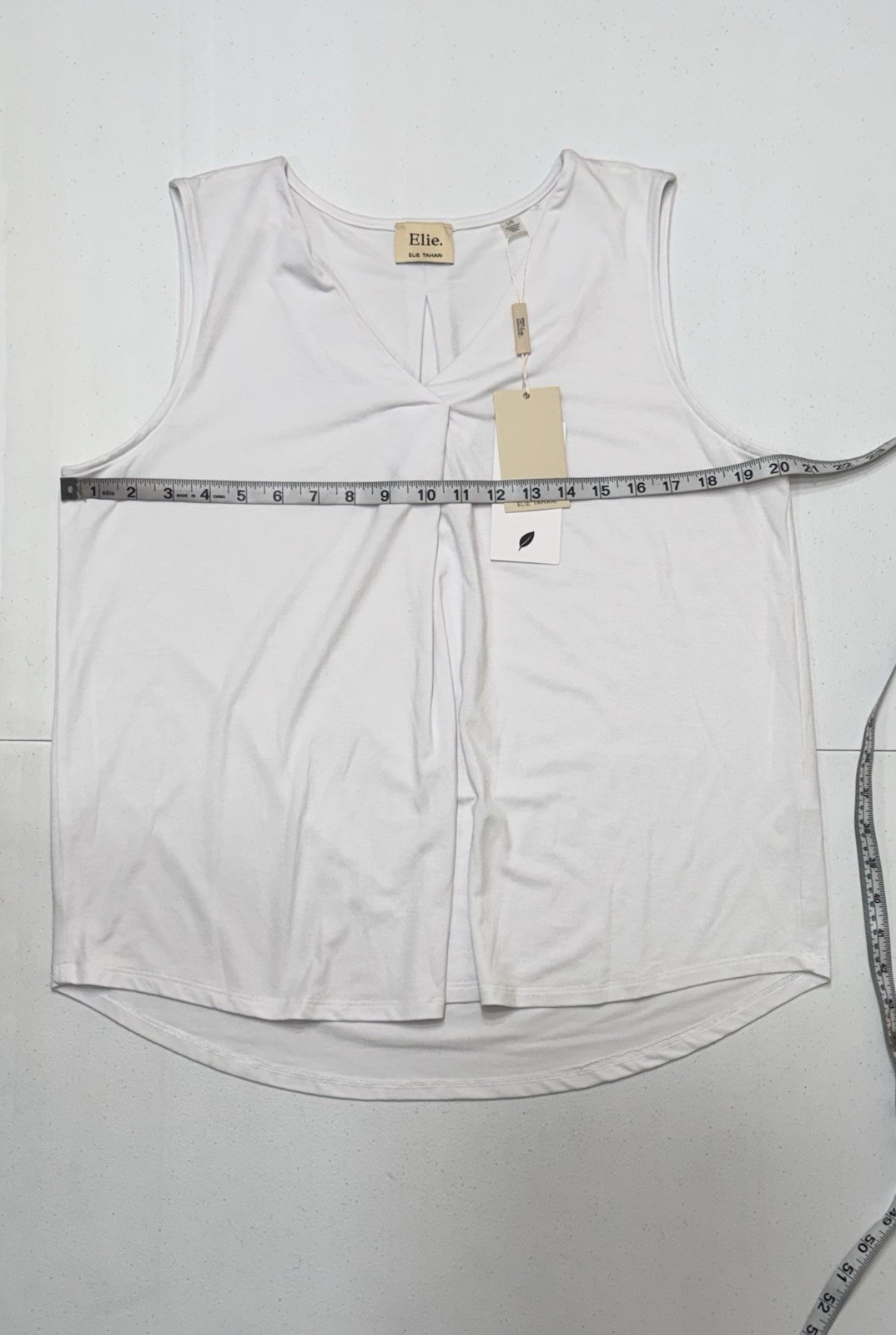 Elite Tahari Women’s White Sleeveless V-Neck Comfort Soft Relaxed Tank L