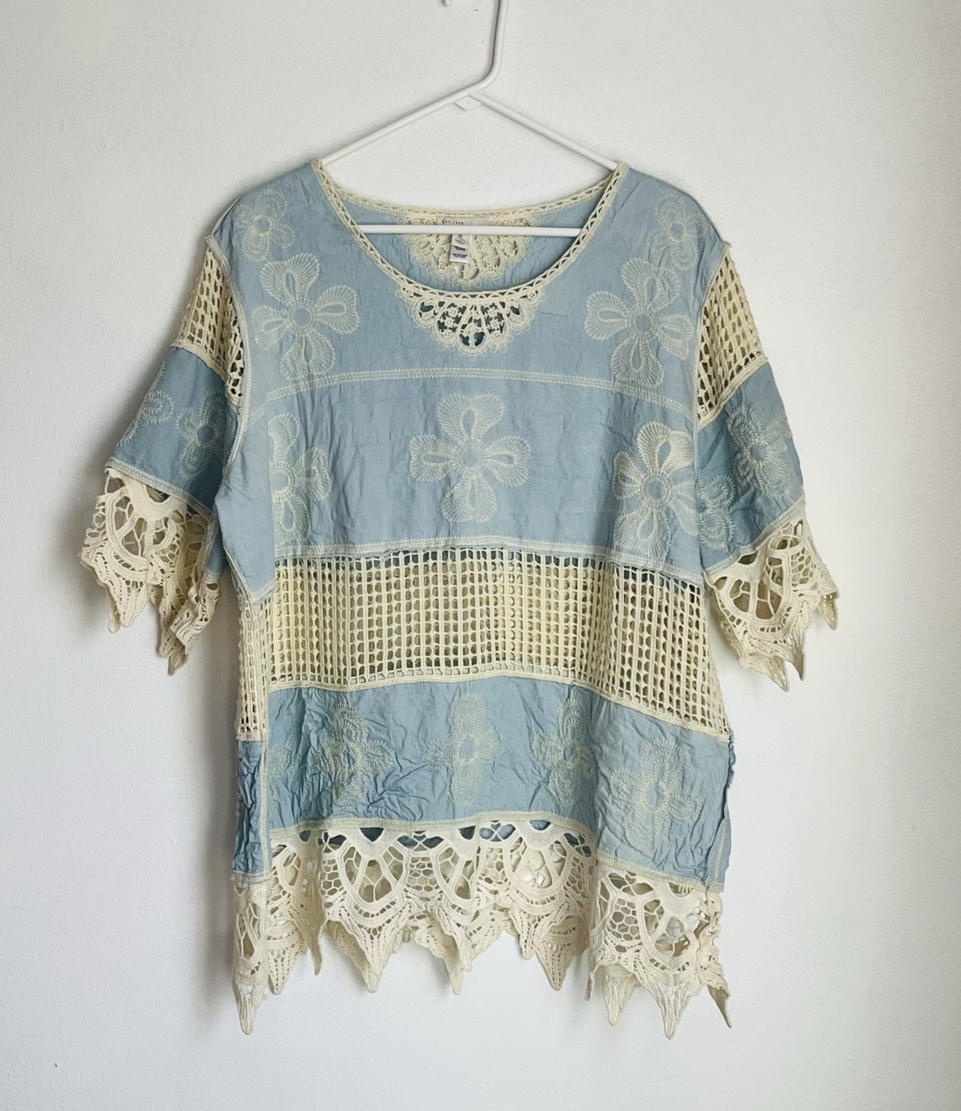 C EST 1946 Womens XL Shirt Blue Embroidered Tunic Lace Insets Trim Short Sleeve