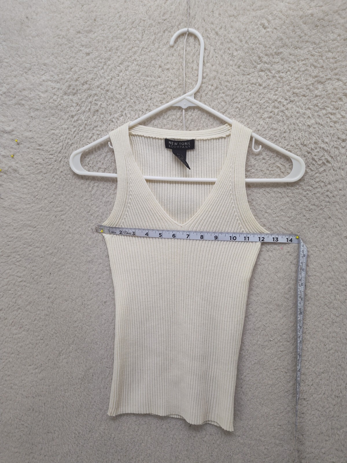 New York Company Women Top Medium Cream NylonBlend V Neck Sleeveless Ribbed Tank