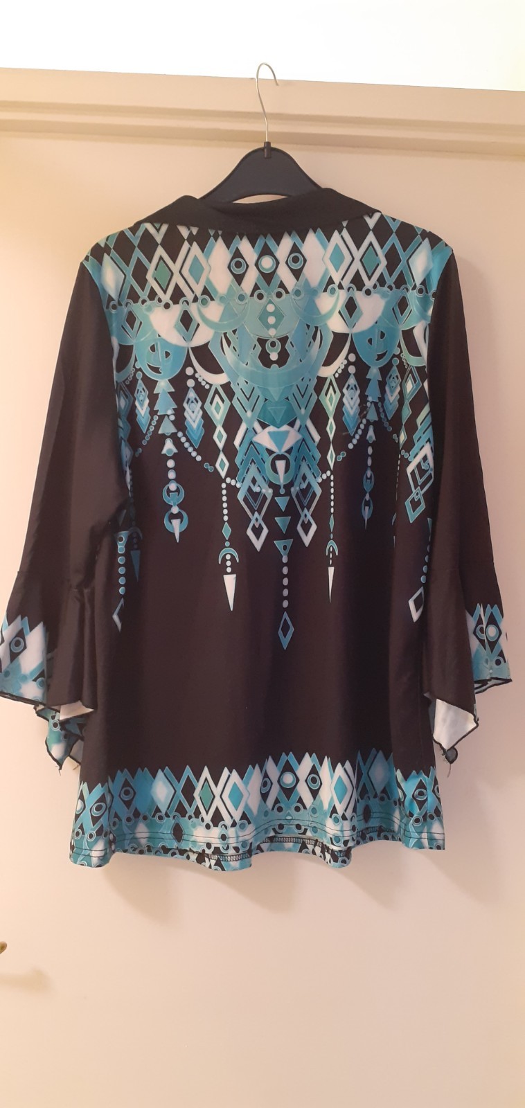 (¥T20). TEMU black turquoise white top size large Chest 40″