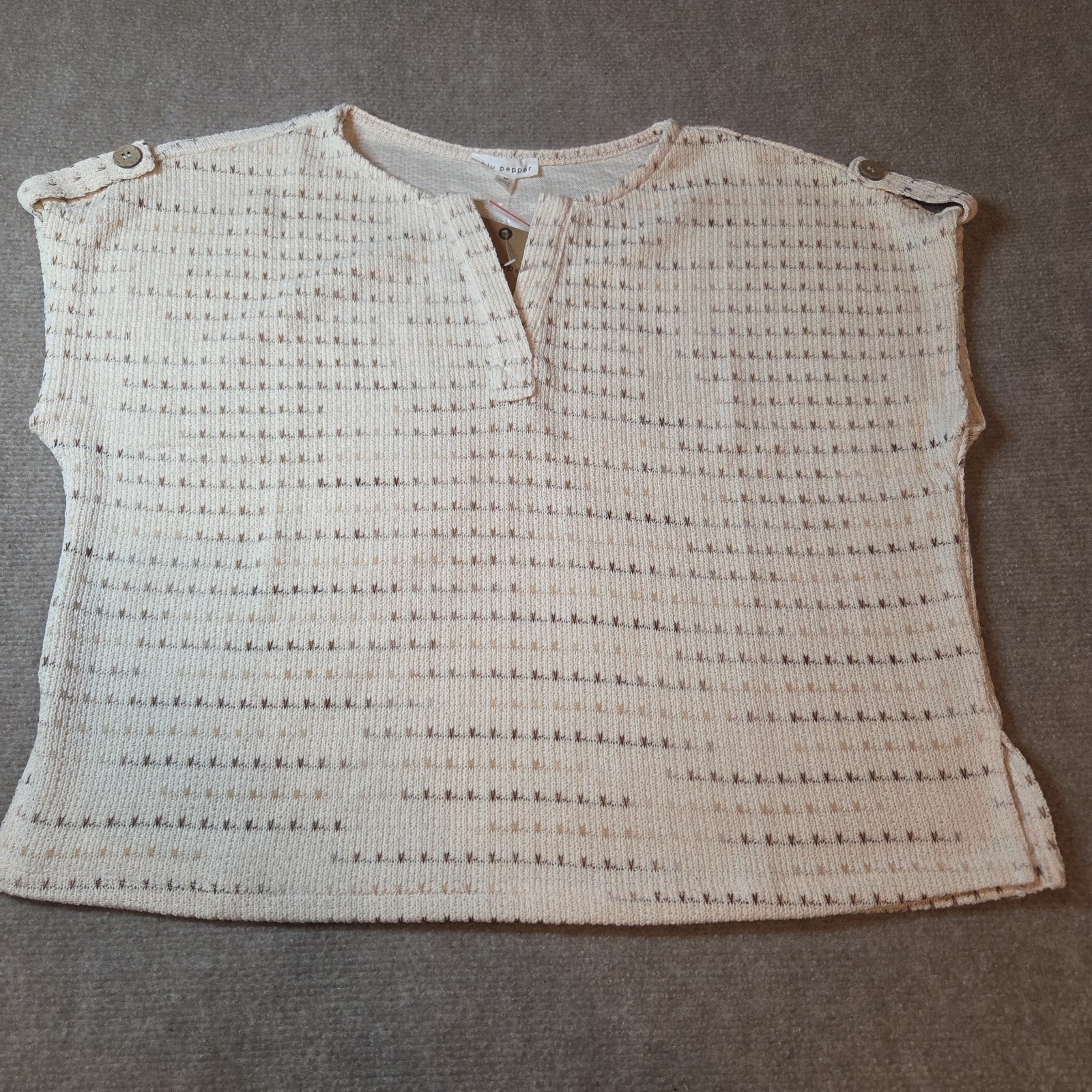 Blu Pepper M Short Sleeve Textured Knit Split Neck Blouse Ivory Polyester