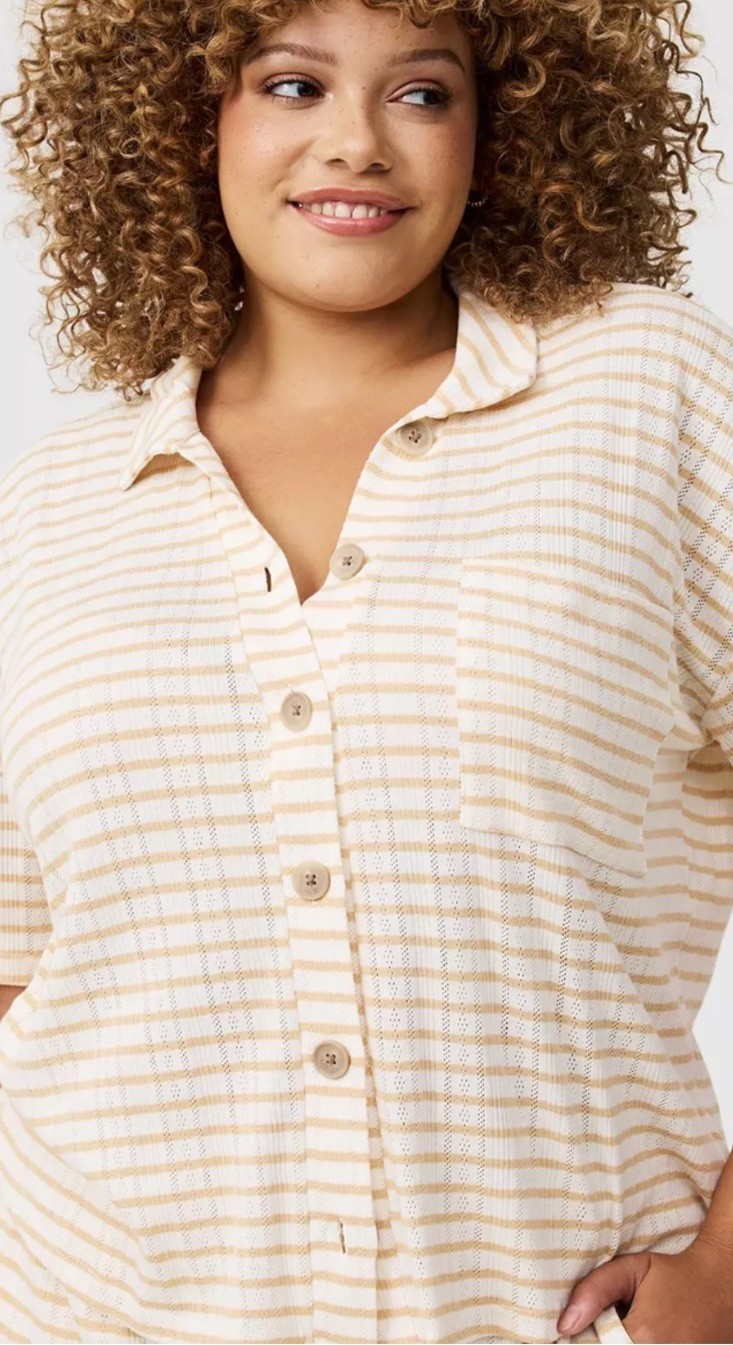 TORRID 2x 18-20 collared button-front short sleeve knit top whisper White Ginger