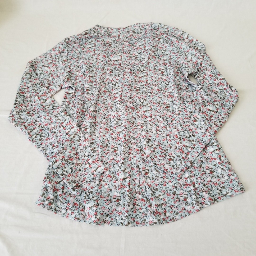 NWT! Soft Long Sleeve Pullover Top w/Floral Design /V-Neckline/ 2-Button Closure