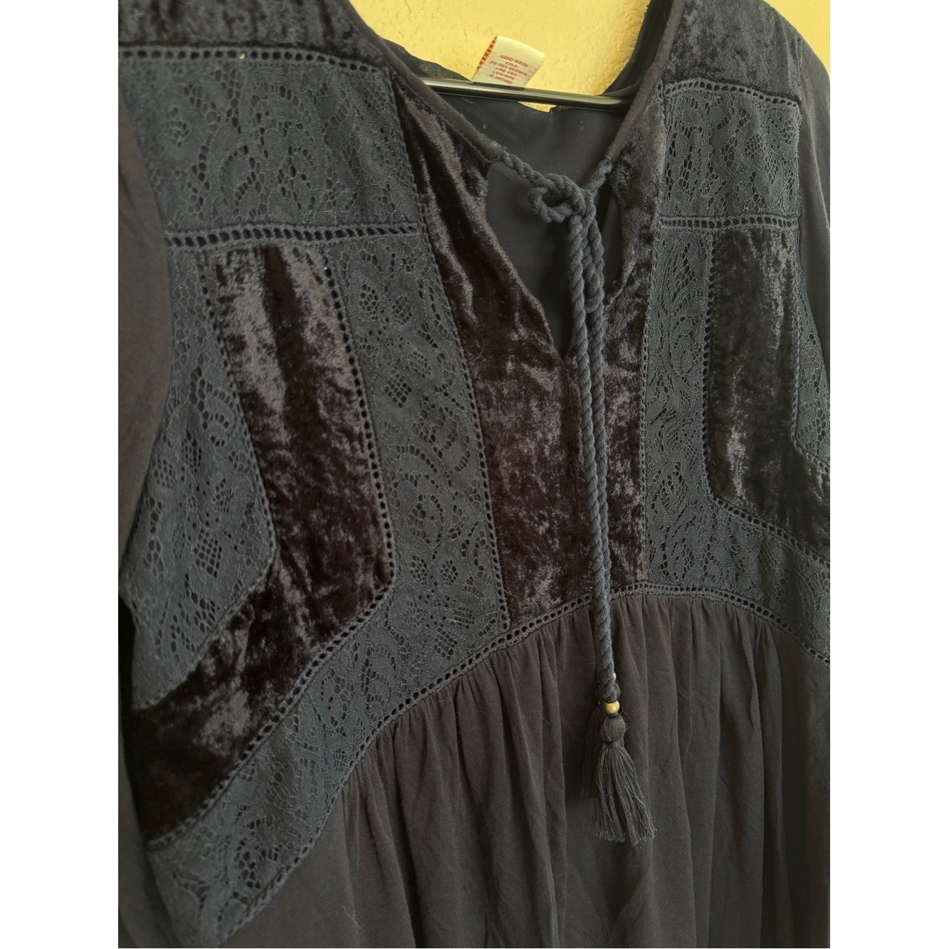 Sundance Velvet Lace Peasant Blouse Women’s Medium Navy Blue Tassel Tie