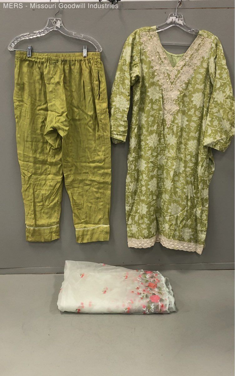 Women’s Green Floral Embroidered 3 Piece Outfit Kurta Pants Dupatta