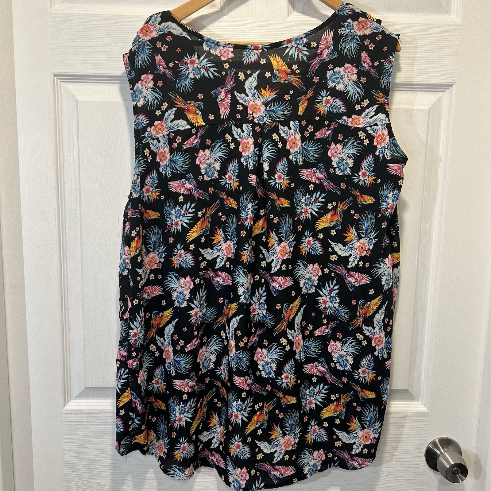 Blouse for Women Floral Sleeveless Black Missing Tag