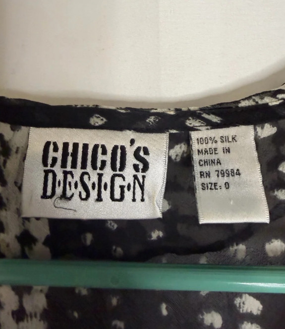 Chico’s 100% Silk Black & White Ruffle V-Neck 3/4 Sleeve Blouse Size Small
