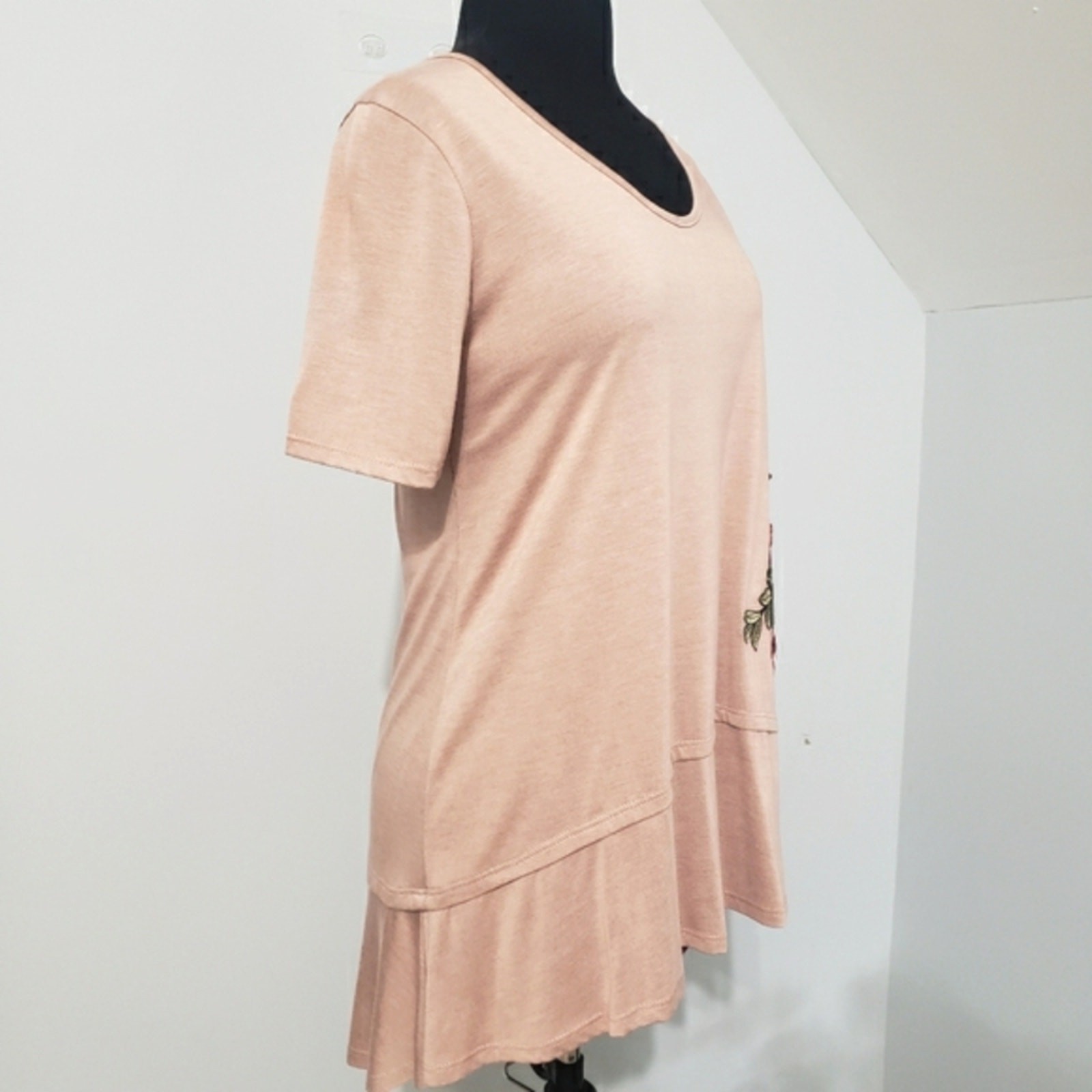 Embroidered Floral V Neck Short Sleeve Layered High Low Tunic Top Scoop Neck