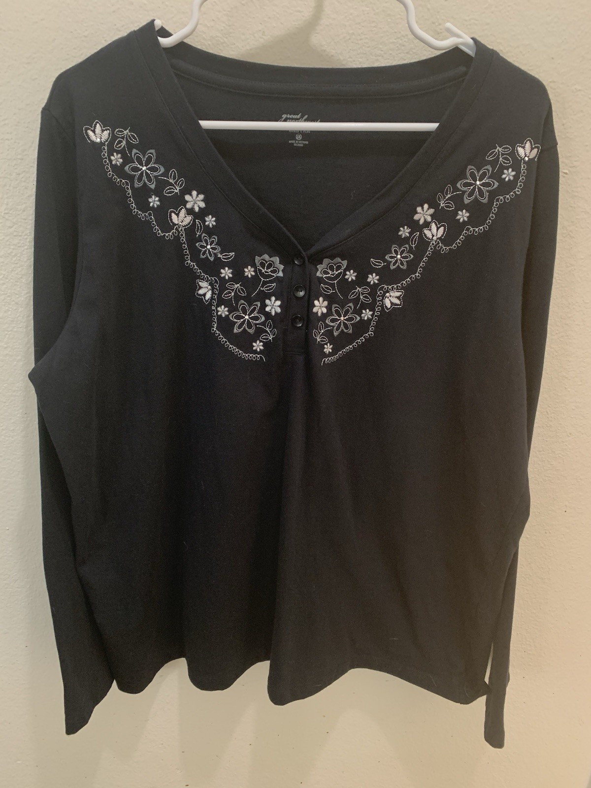 Great Northwest Clothing Company Womens Black Embroidery Neckline 3 Buttons 1X