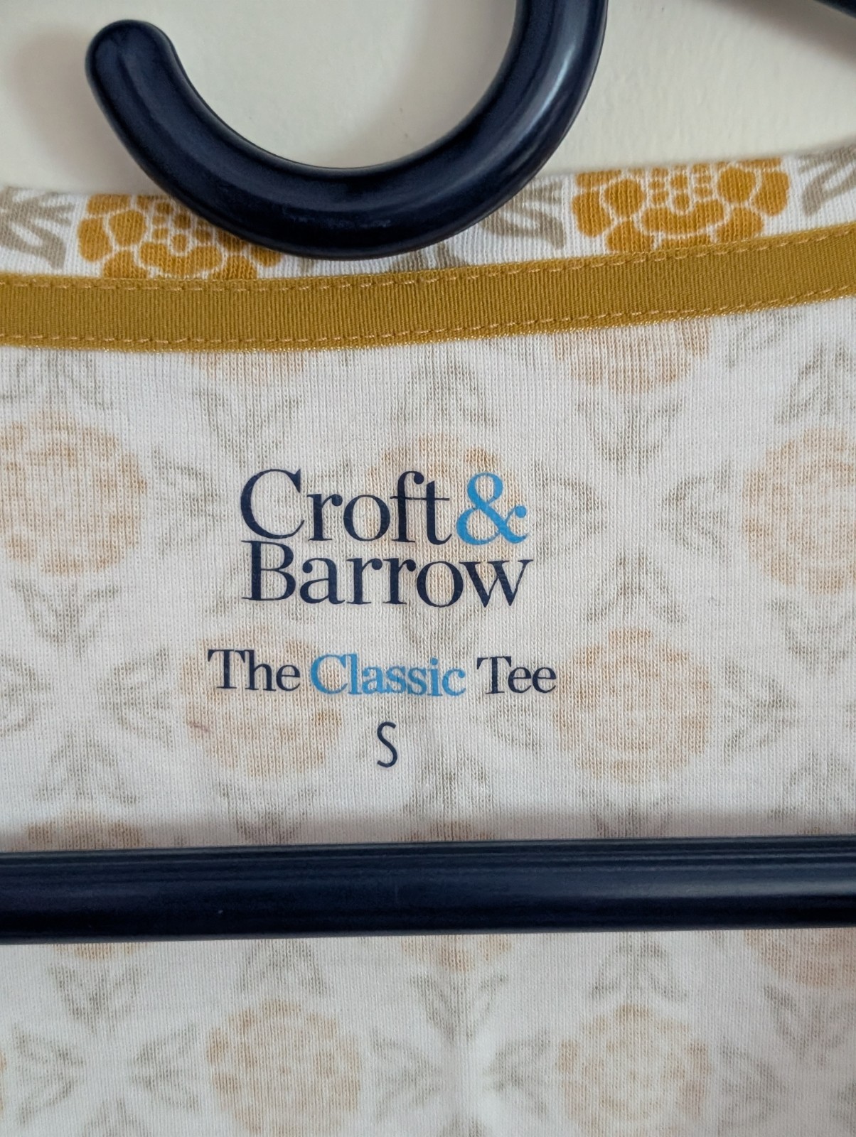 Croft & Barrow Floral White Yellow Gray Knit V-Neck Short Sleeve T-Shirt S