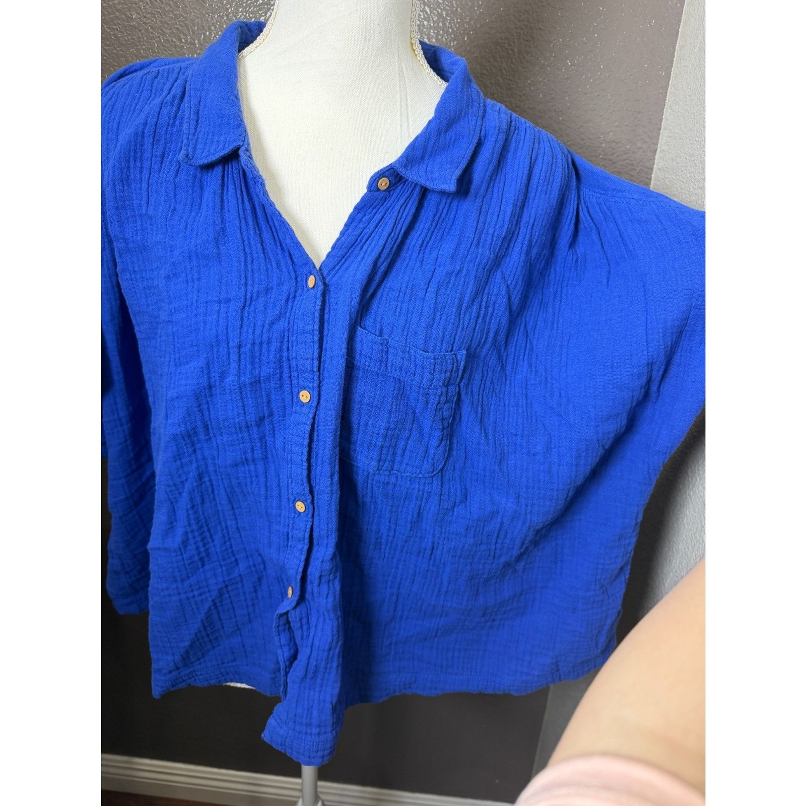 Old Navy Size XL Blue Loose button-up boxy gauzy shirt 100% cotton NWOT