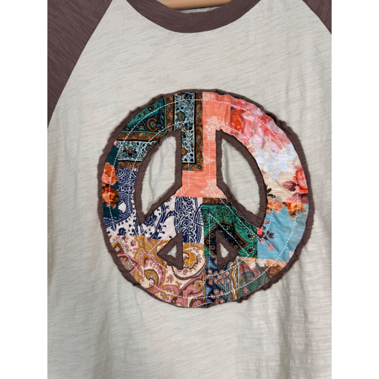 Boho 70s Womens Large Raglan Tee Tan Brown Patchwork Peace Sign Lettuce Trim