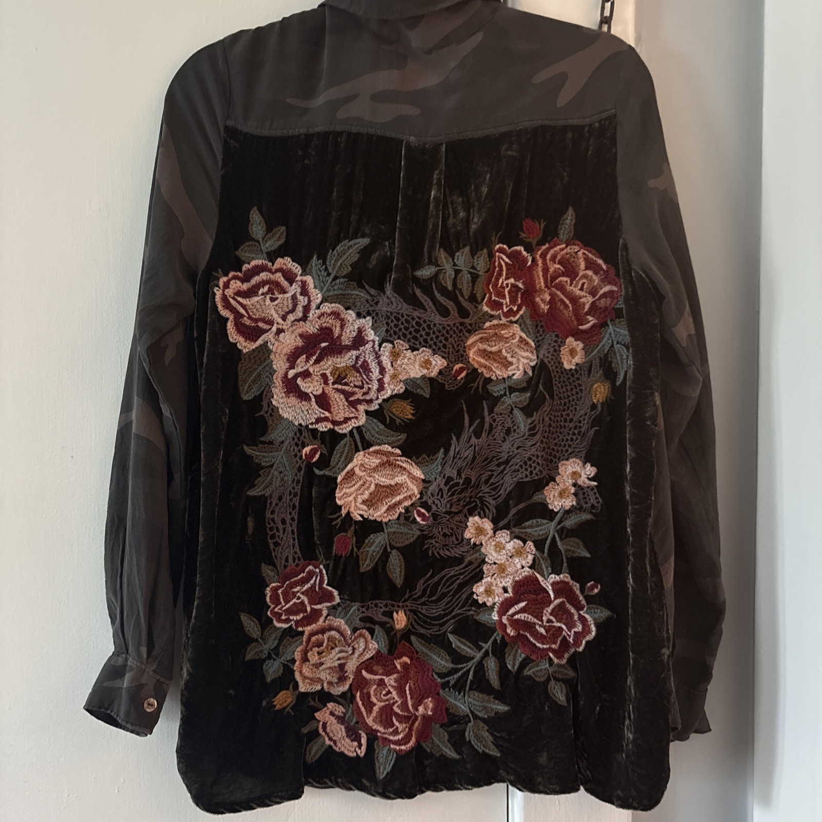 JOHNNY WAS Workshop Dragon Velvet Embroidered Floral Camo Silk Top Blouse Small