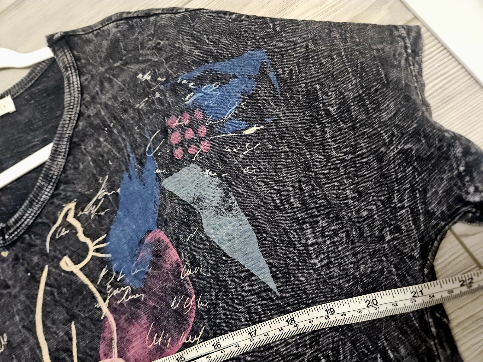 Jess & Jane Women Large Gray Mineral Wash Abstract Cat Print Cotton T-Shirt Top