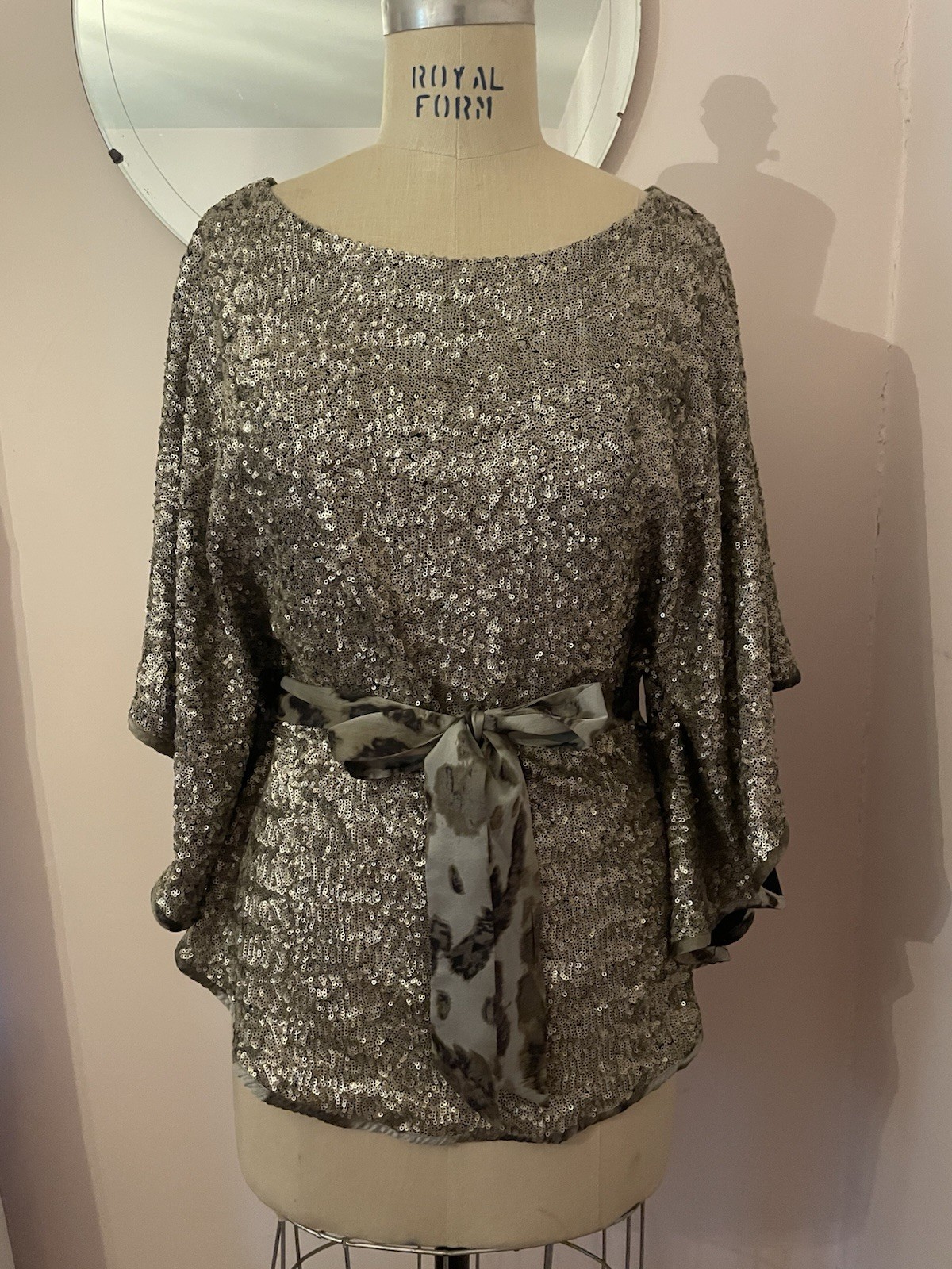 Alberto Makali Champagne Sequined Capelet W Tie