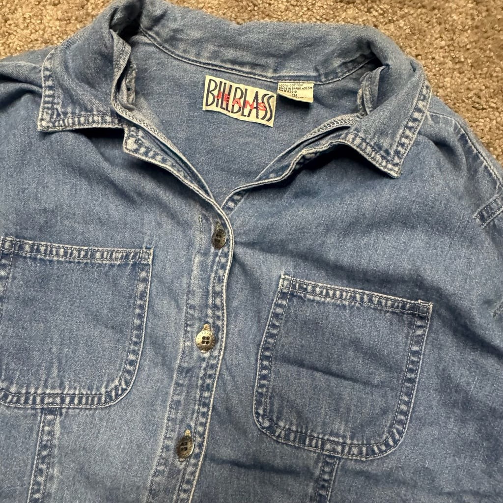 Bill Blass Jeans Women’s Raw Hem Denim Long Sleeve Button Up Shirt Jacket, Size