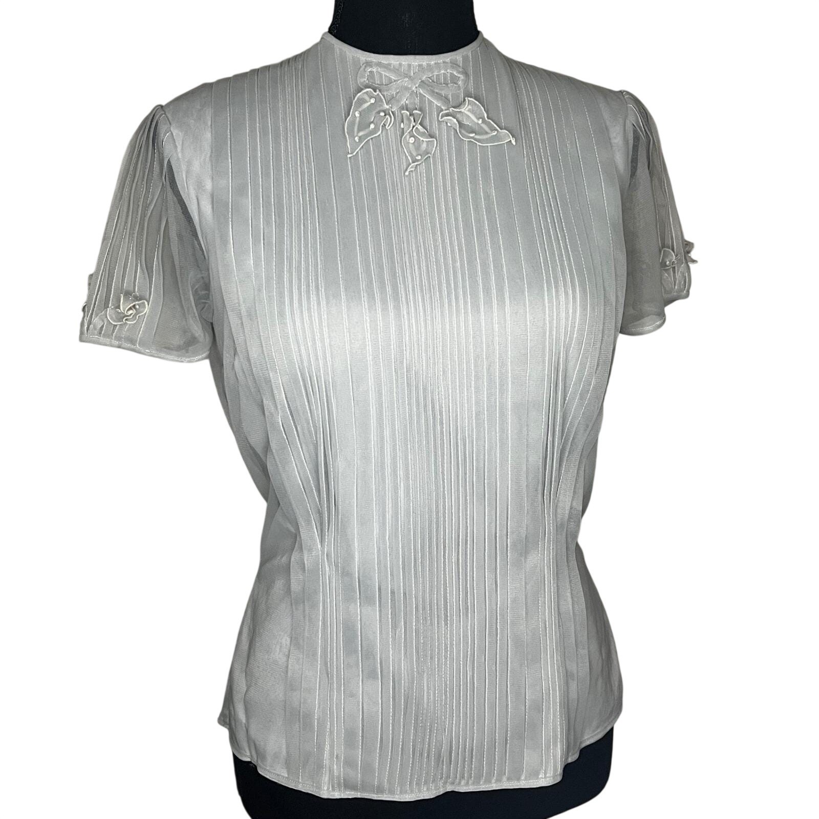 Vtg lt Gray Sheer Puff Short Sleeve Blouse Bow Button Back Pintuck tailored 40’s