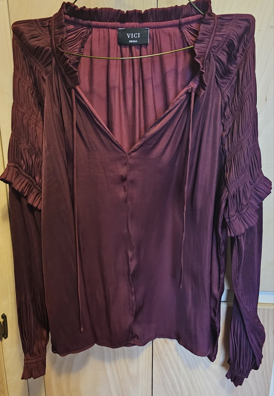 C2- VICI Burgundy Satin Blouse Ruffle Pleated V-Neck Long Sleeve Size Small