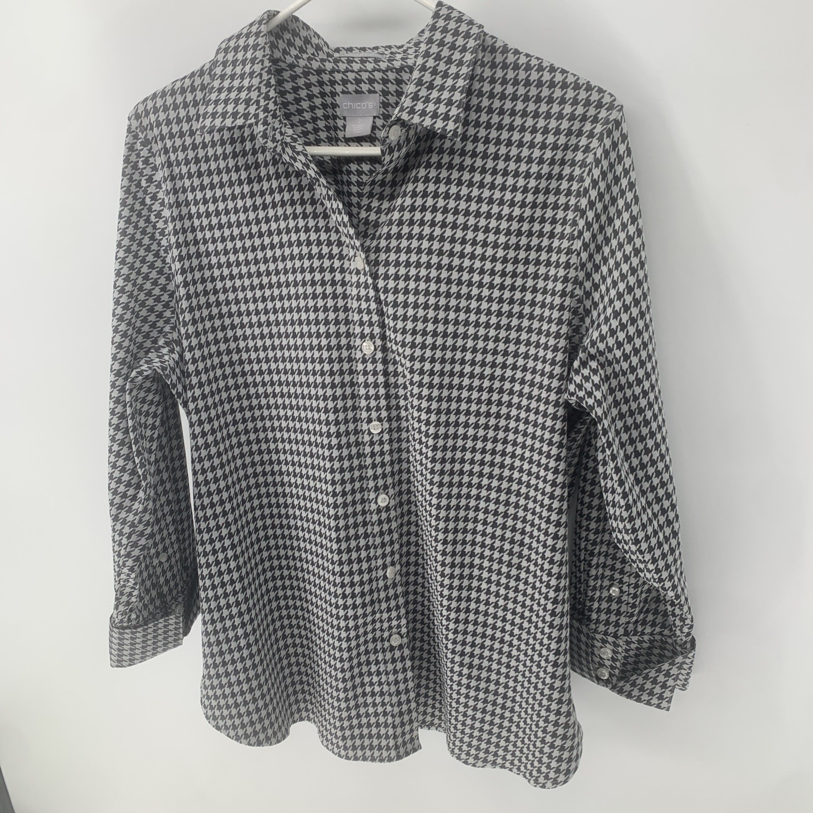 Chico’s 2 No-Iron Coolmax All-Seasons Stretch Black Houndstooth Shirt Size 2