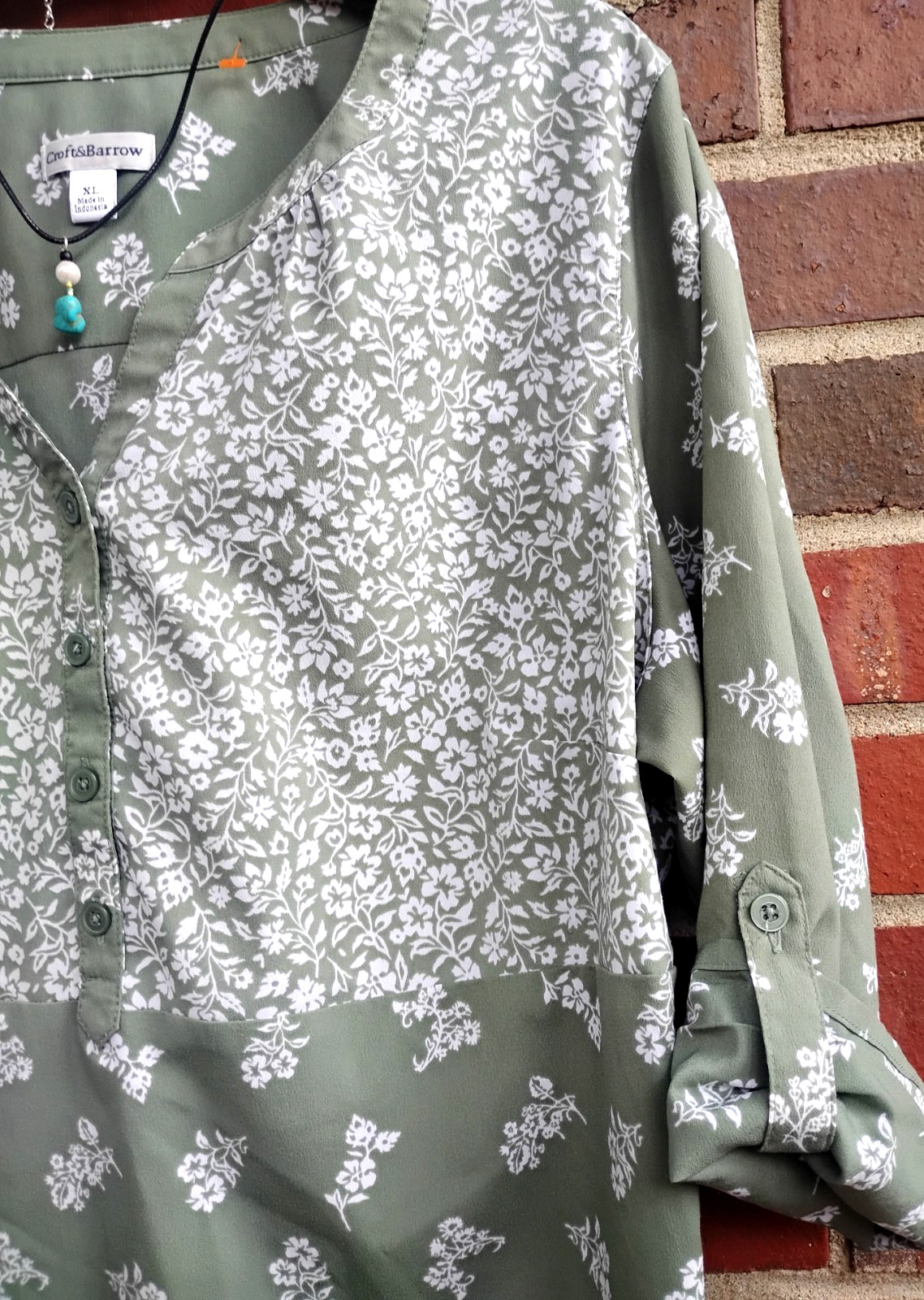 Croft & Barrow Women’s Top, Size XL & Free Necklace