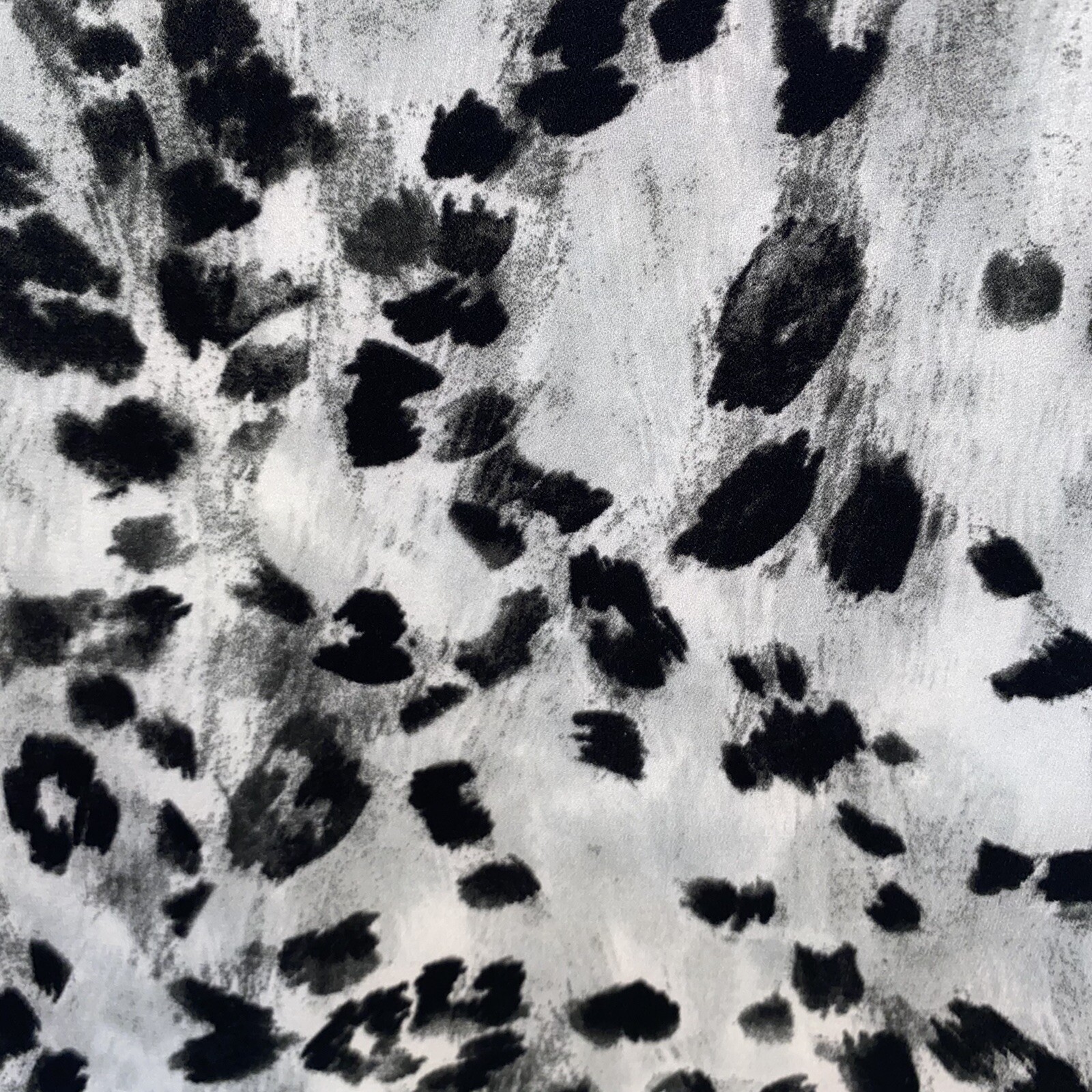 Chico’s Blouse Animal Print Popover SZ 1 Medium White Black Gray Cap Sleeve