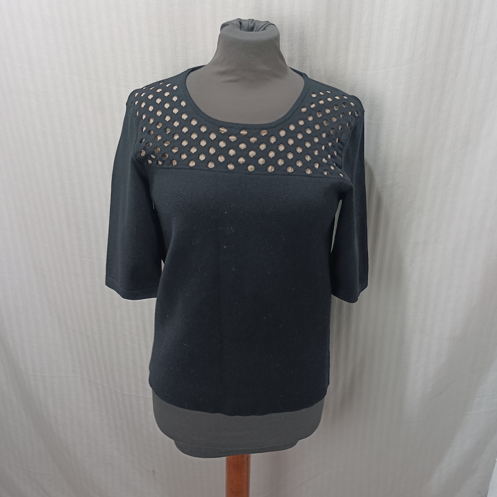 Item e6173 women’s black Fendi jersey, size IT42, armpits 44cm, shoulders 40cm,