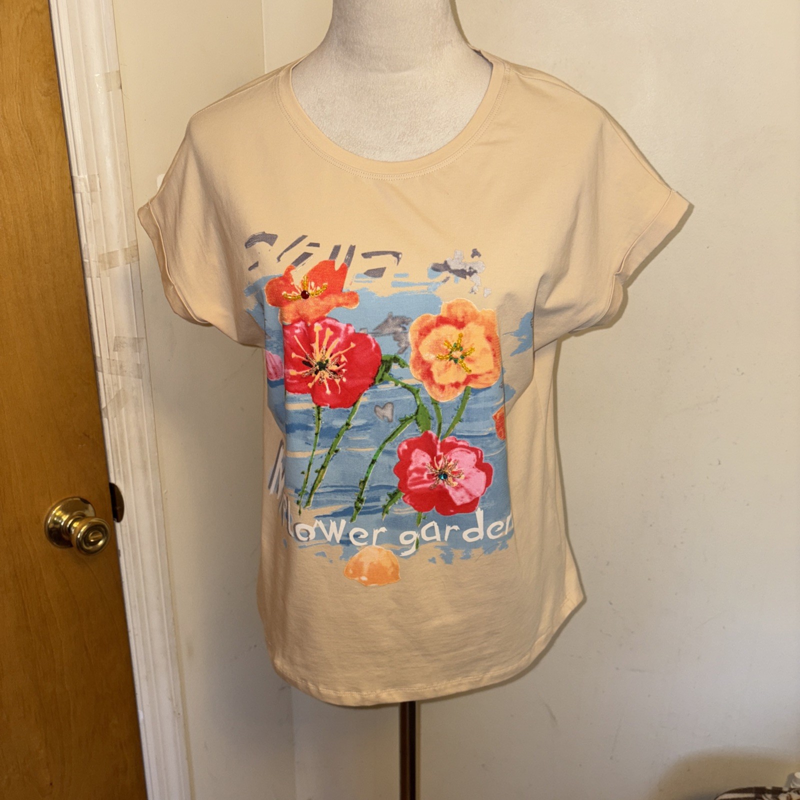Attrait Paris Women’s T- Shirt With Floral Graphic Print Size S/ M Beige Color