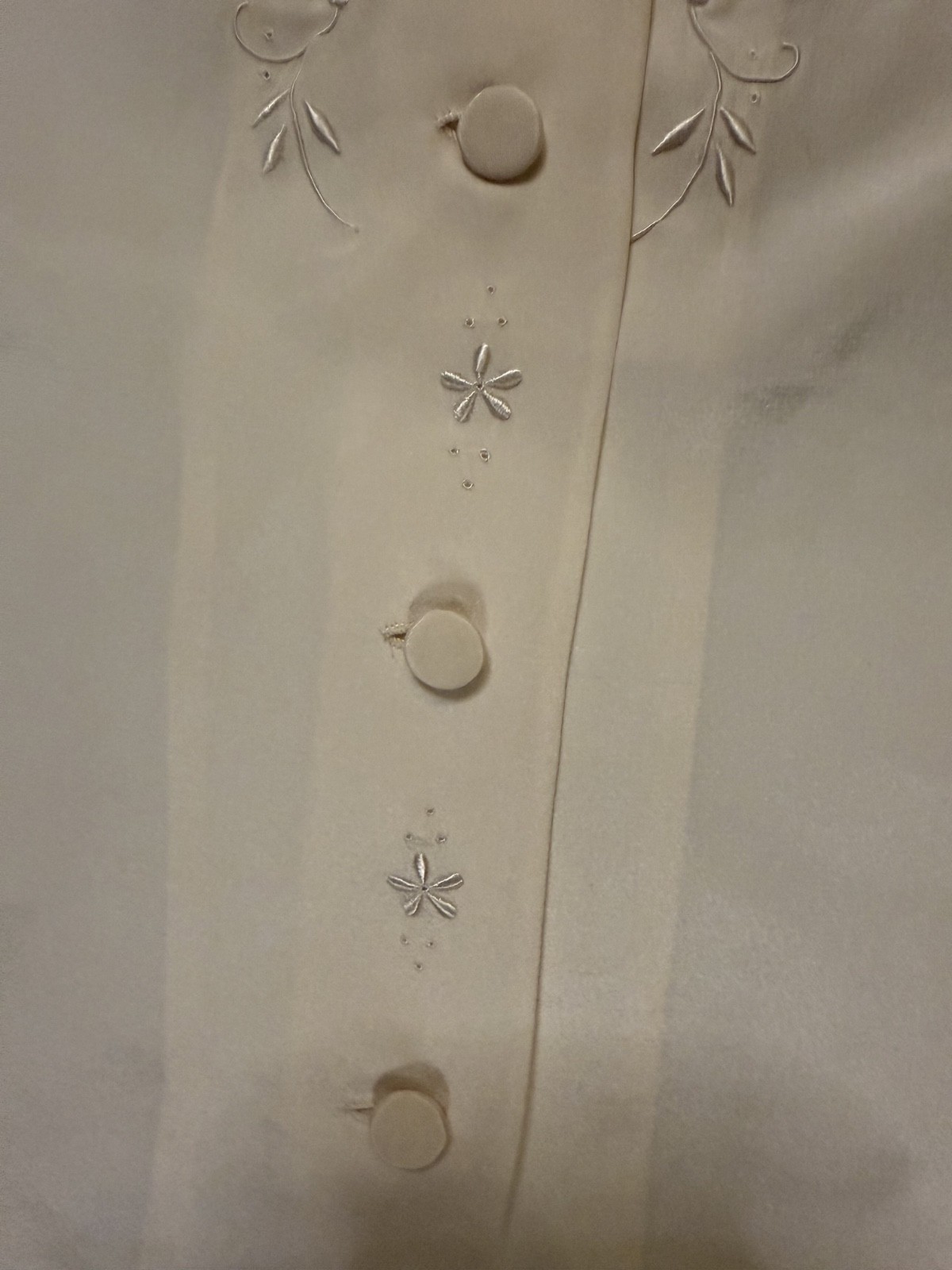 Vintage NWT Peony Button-up Short Sleeve 100% Silk Hand Embroidered New with Tag