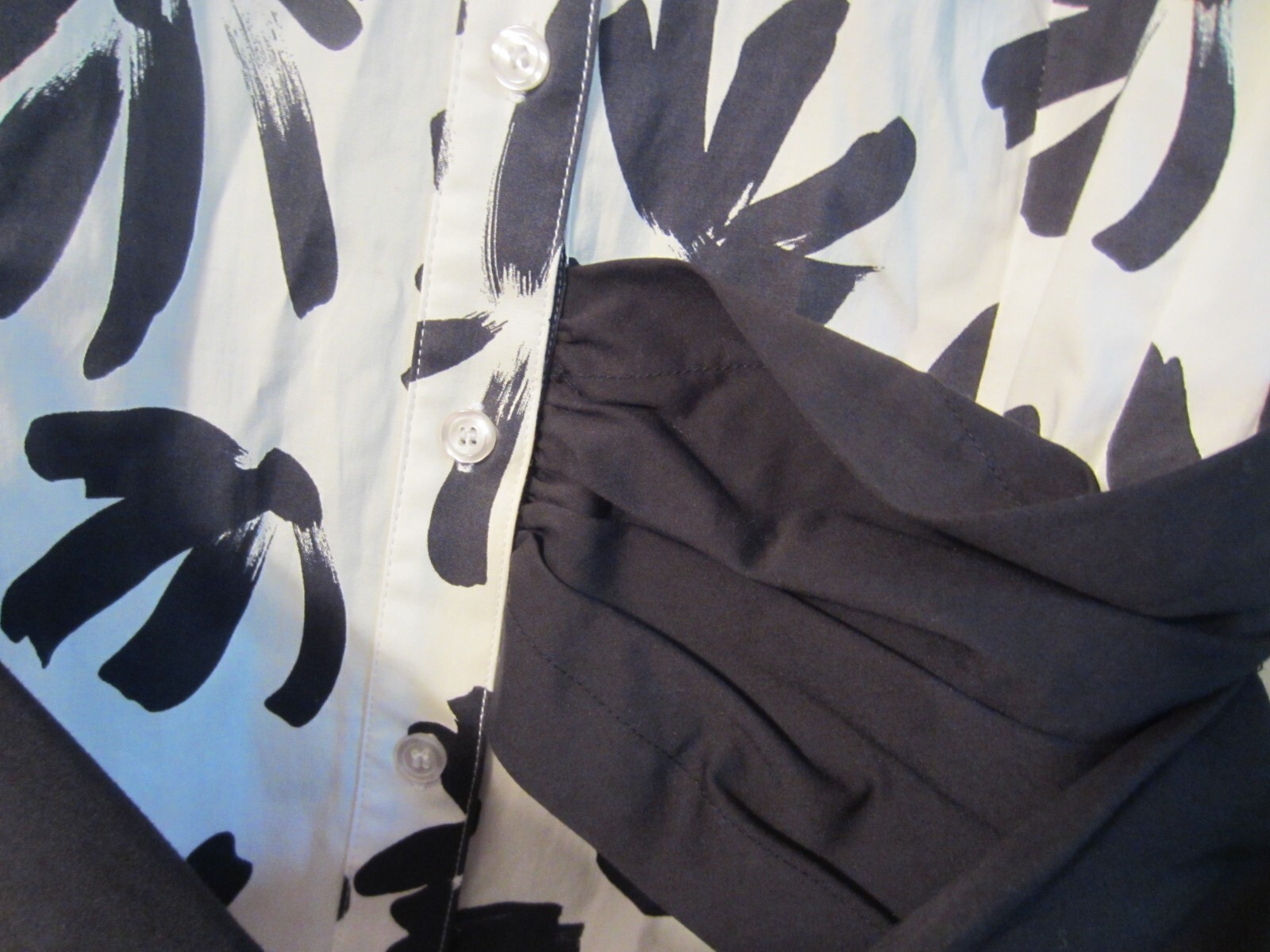 NWT women’s long sleeve shirt with waist sash Finley Size M white/black RET 260