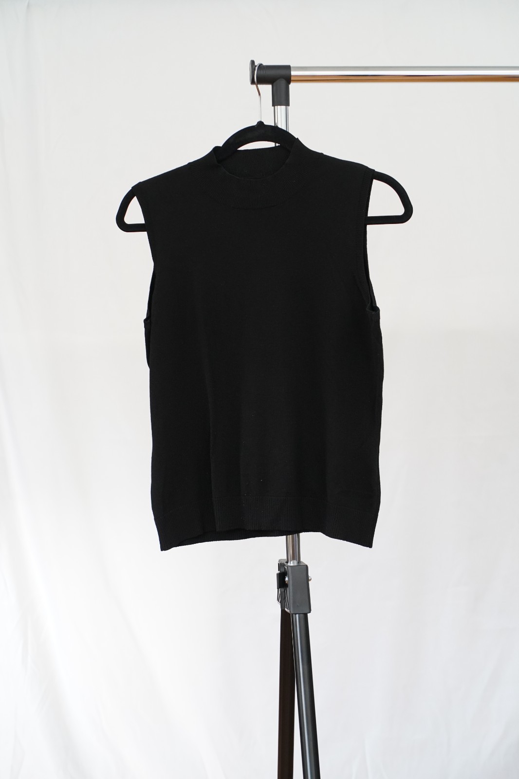 August SilK Sleeveless Mock Black Petite Medium