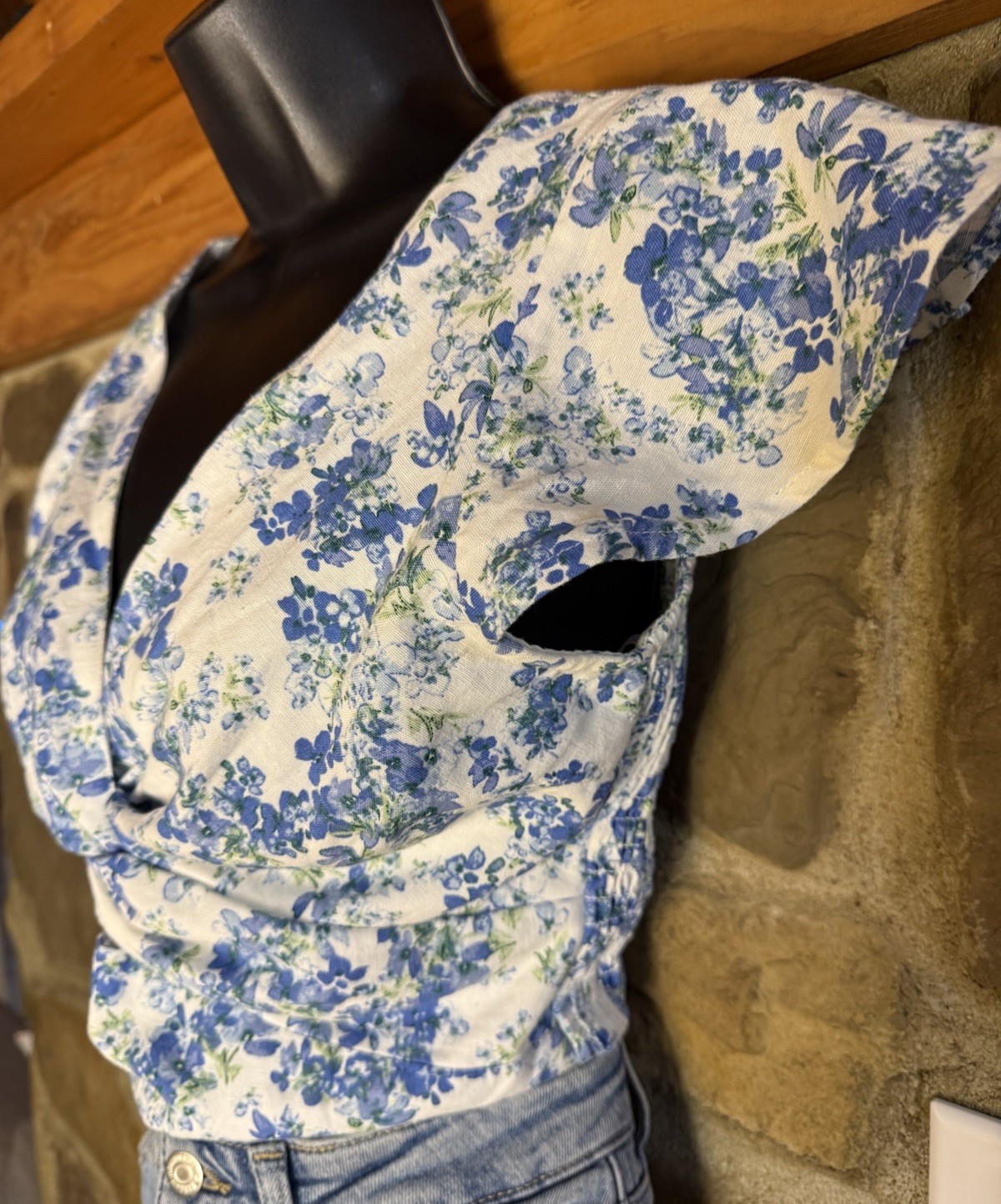 Midnight Sky Cotton Linen Blend Floral Blouse M Blue White Smocked Back V-Neck