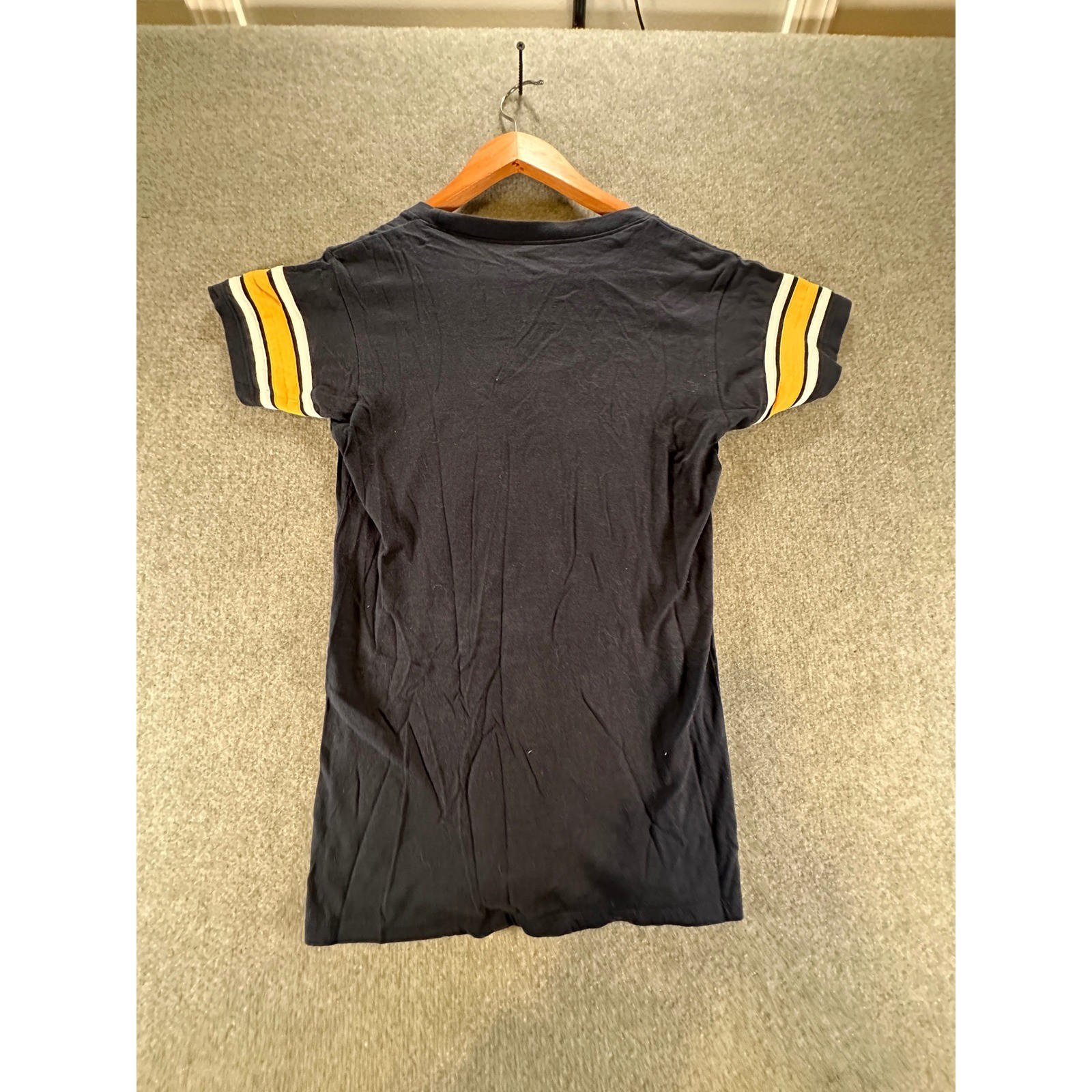 47 Brand Notre Dame Fighting Irish Navy Blue Striped Sleeve T-Shirt Womens Small