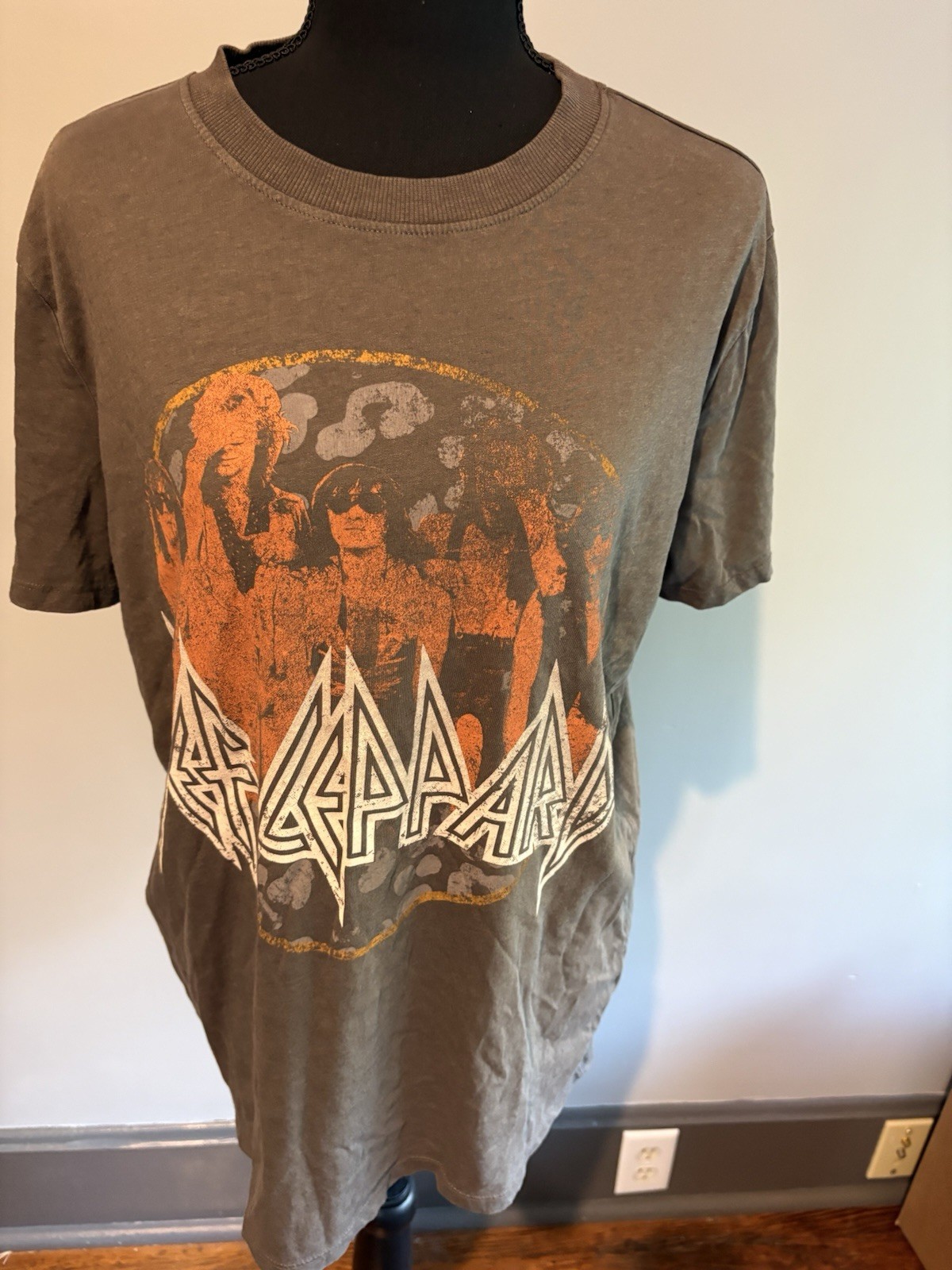 Def Leppard Gray Graphic Print Logo Crew Neck Short Sleeve T-Shirt Size S